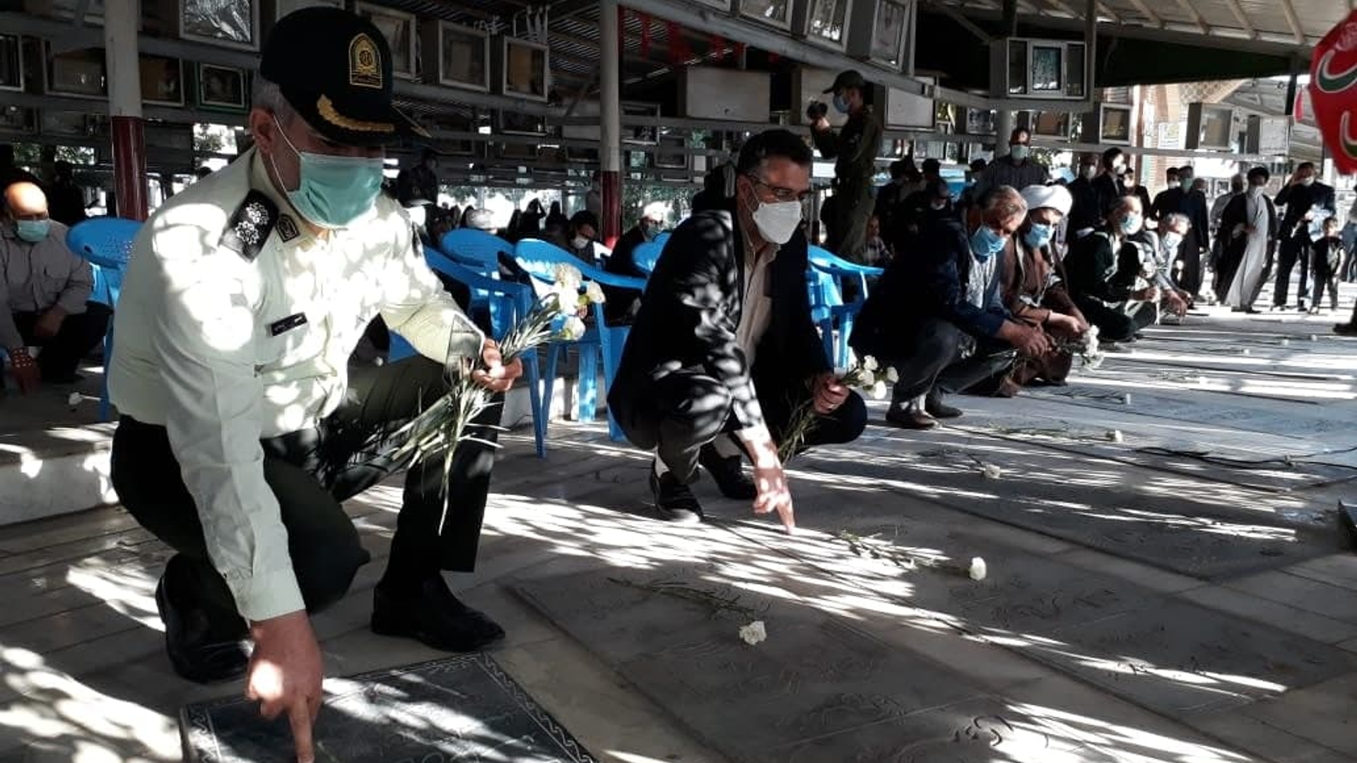 قبور مطهر شهدای شهرستان خمین گلباران شد