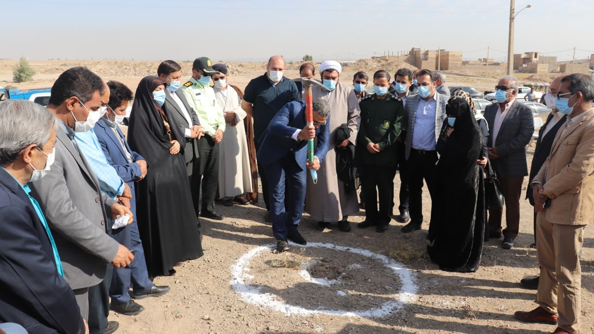 عملیات اجرایی دو باب واحد آموزشی خیر ساز با حضور معاون استاندار و فرماندار ویژه شهرستان ساوه آغاز شد.