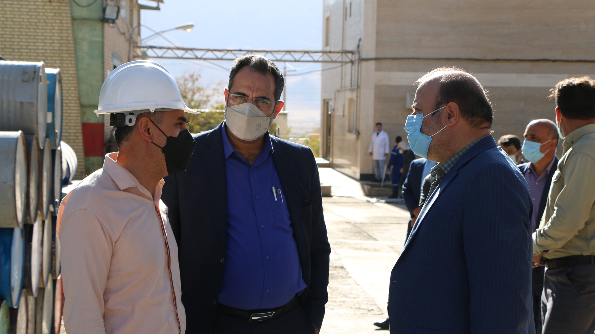 فرماندارشهرستان شازند از شرکت حلال پویان واقع در ناحیه صنعتی شهباز بازدیدنمود.