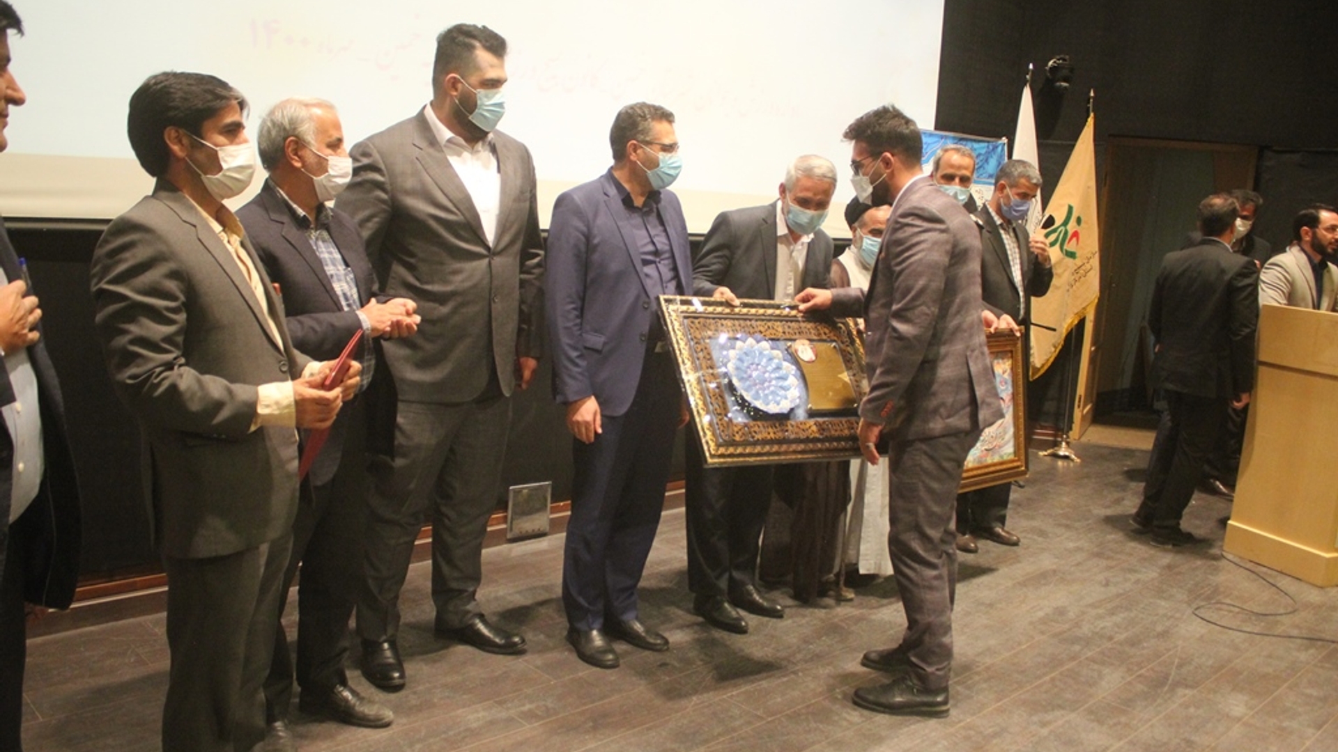 آئین تجلیل از جامعه ورزش وجوانان شهرستان خمین برگزار شد