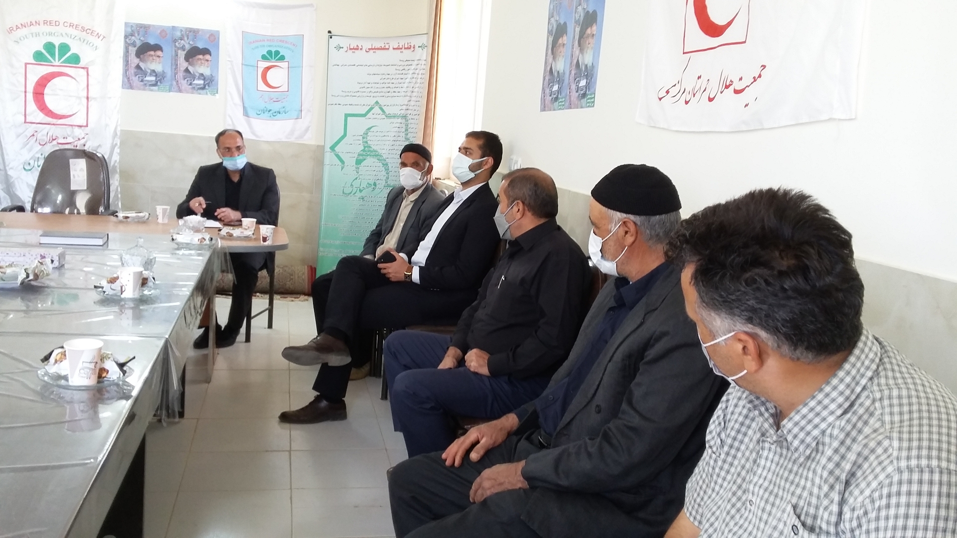 جلسه ای با حضور بخشدار مرکزی ، شورای اسلامی ،هئیت امنای امامزاده یحیی(ع) و جمعی از خیرین محترم روستای بزیجان