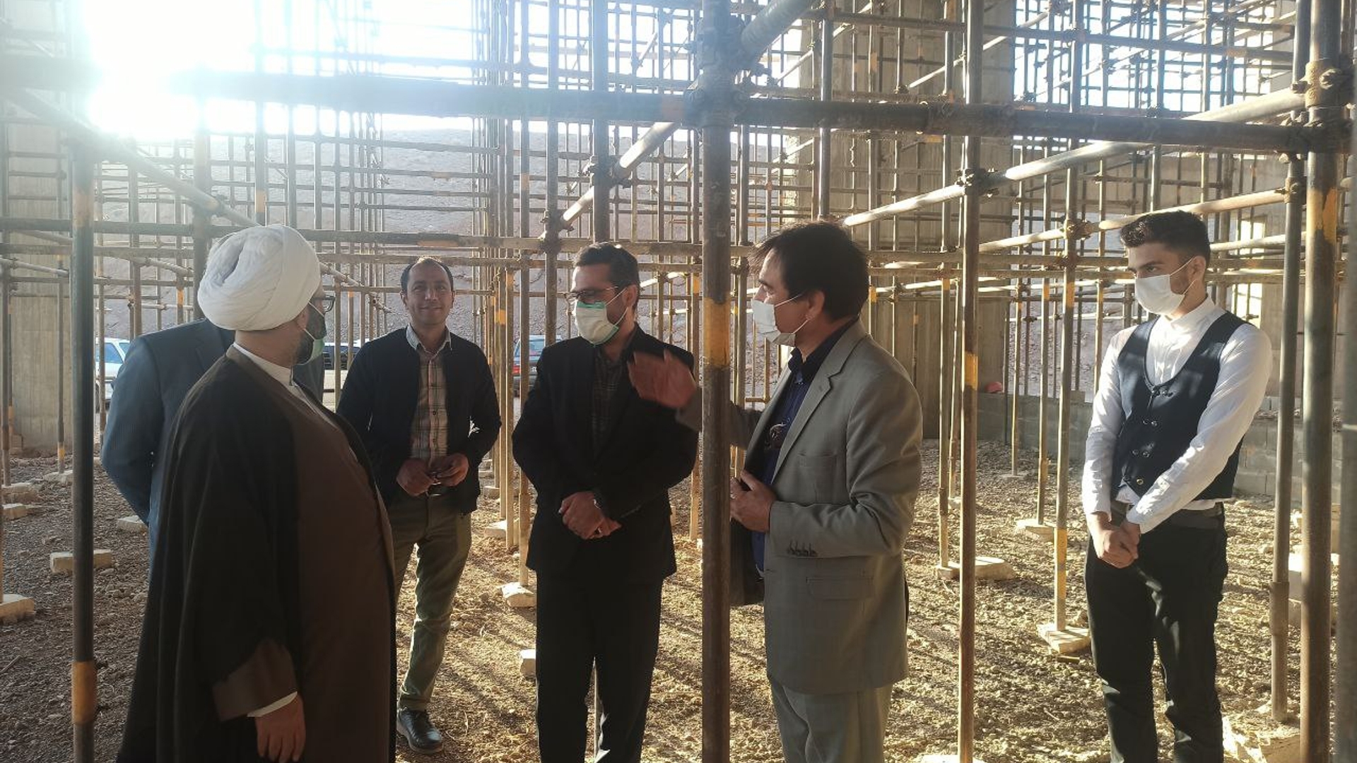 بازدید ناظری فرماندار شهرستان محلات به همراه حجت الاسلام والمسلمین دکتر سلیمی نماینده مردم شریف محلات و دلیجان در مجلس شورای اسلامی از پروژه هتل آقای امیری