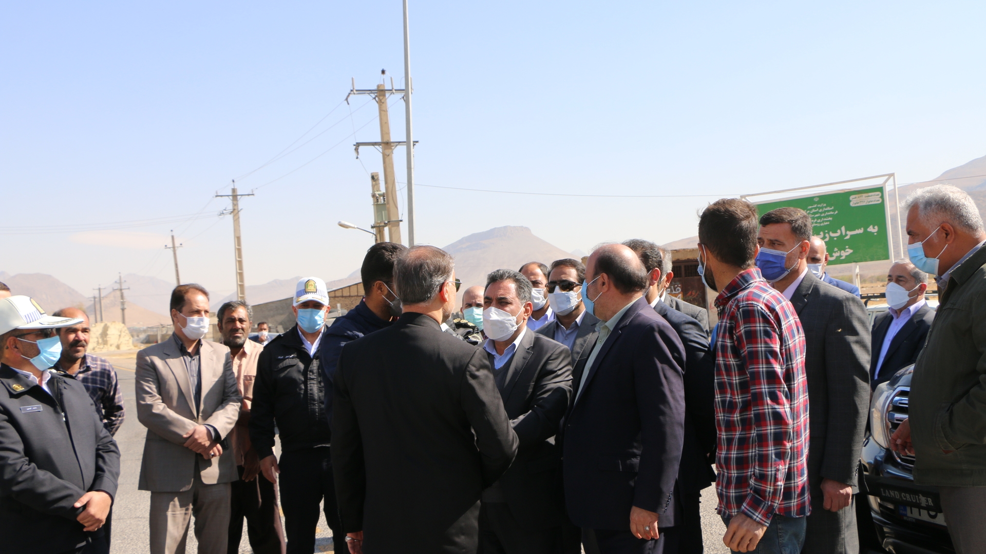 بازدیداز محور اراک -ازنا و جاده ورودی روستای عنبرته از توابع بخش قره کهریز،  با حضور خادمی معاون وزیر و مدیرعامل شرکت ساخت و توسعه زیربناهای حمل ونقل جاده ای کشور