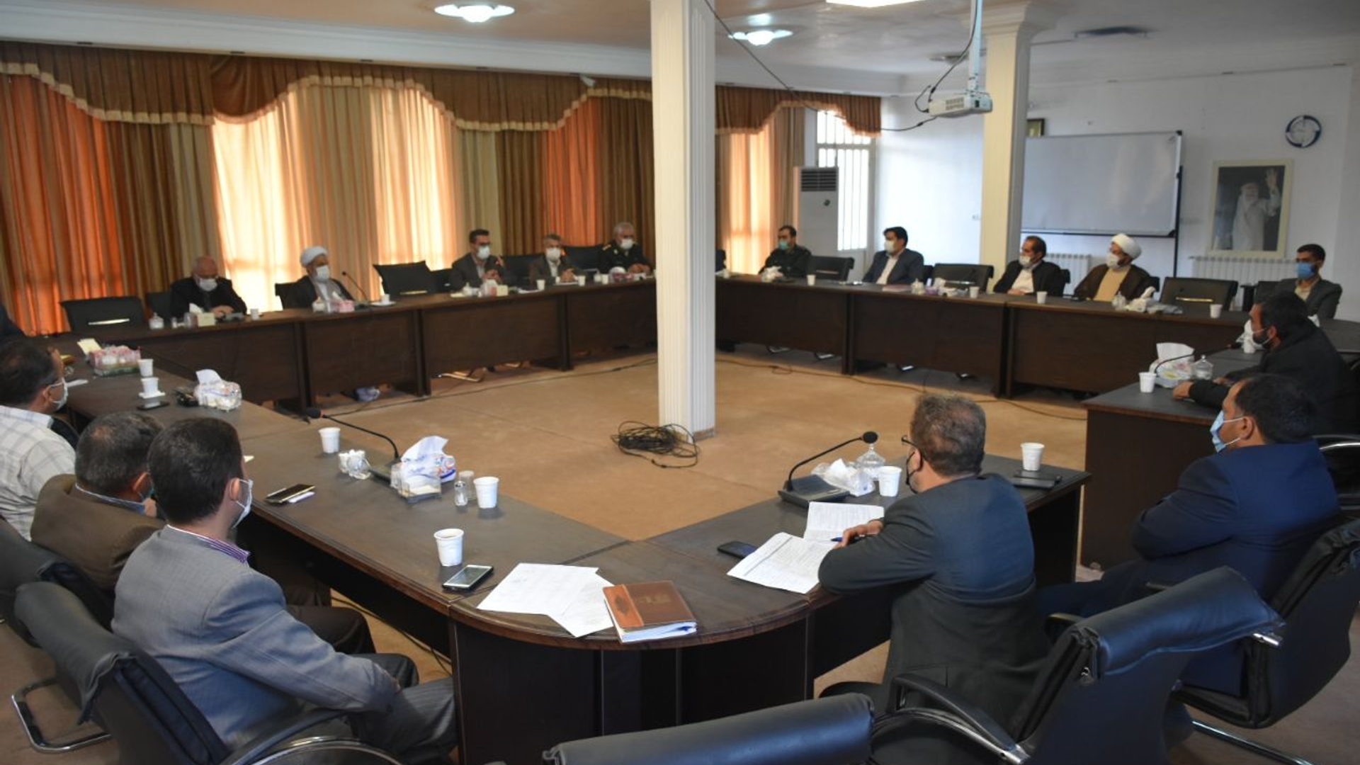 جلسه شورای فرهنگ عمومی شهرستان محلات مشترک با ستاد گرامیداشت ۱۳ آبان در دفتر امام جمعه محترم شهر محلات برگزار گردید.