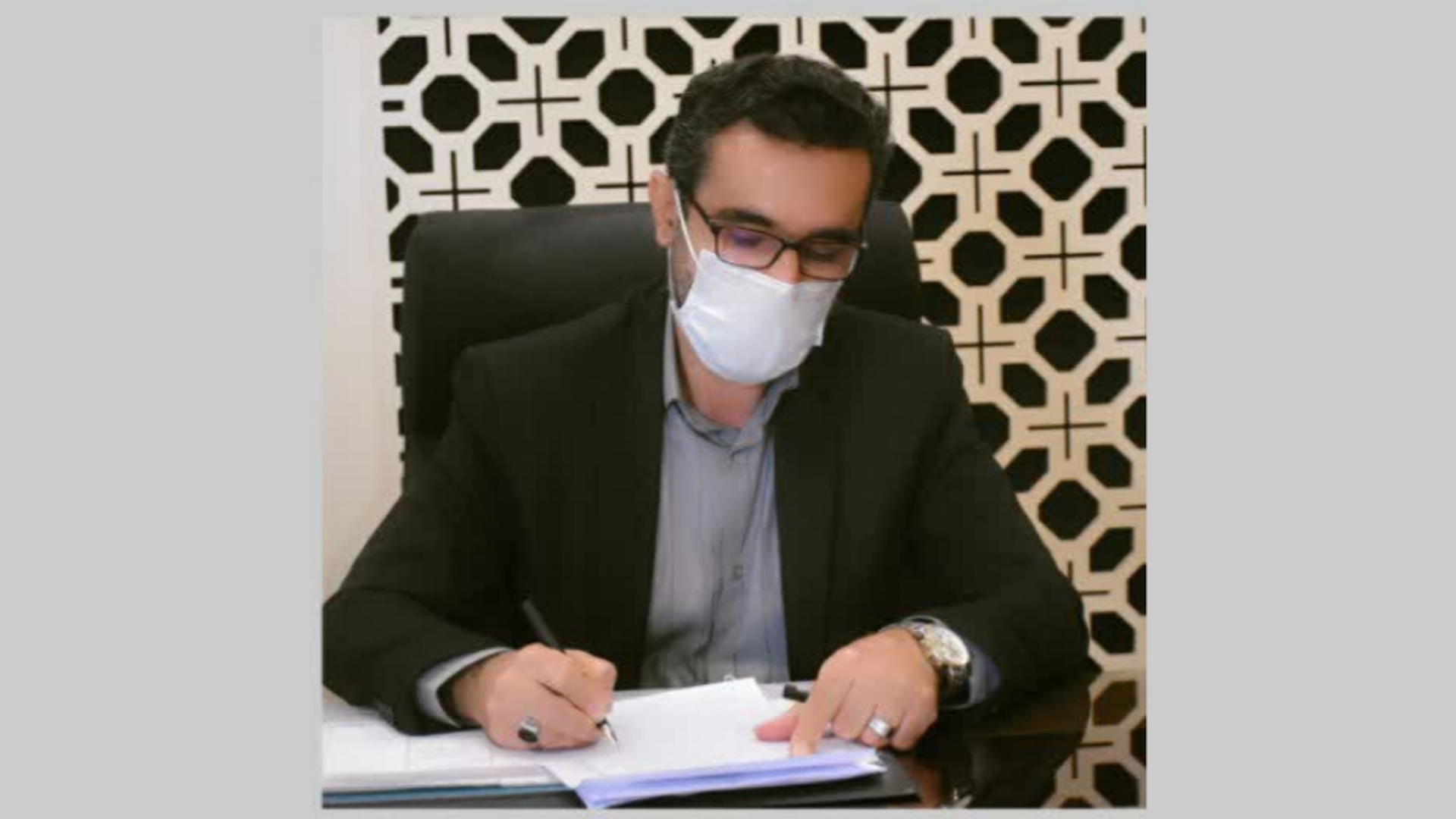 ناظری فرماندار شهرستان محلات با انتشار پیامی یوم الله سیزده آبان را تبریک گفت