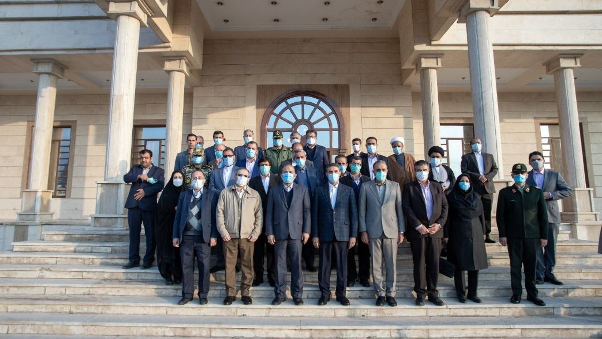 وزير كشور در سفر به استان مركزي در بدو ورود به شهرستان اراك مورد استقبال استاندار و مسئولين استان قرار گرفت