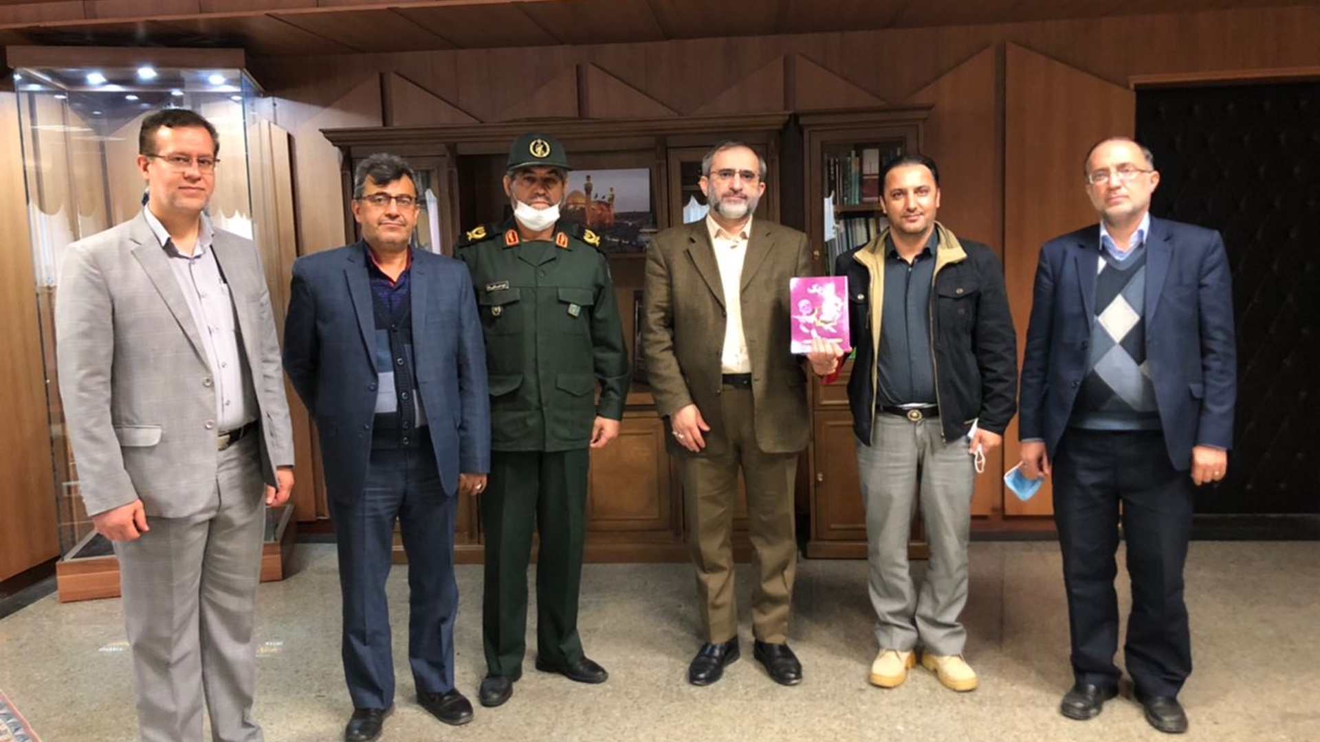 دیدار استاندار مرکزی با نماینده ایثارگران ستاد کل نیروهای مسلح