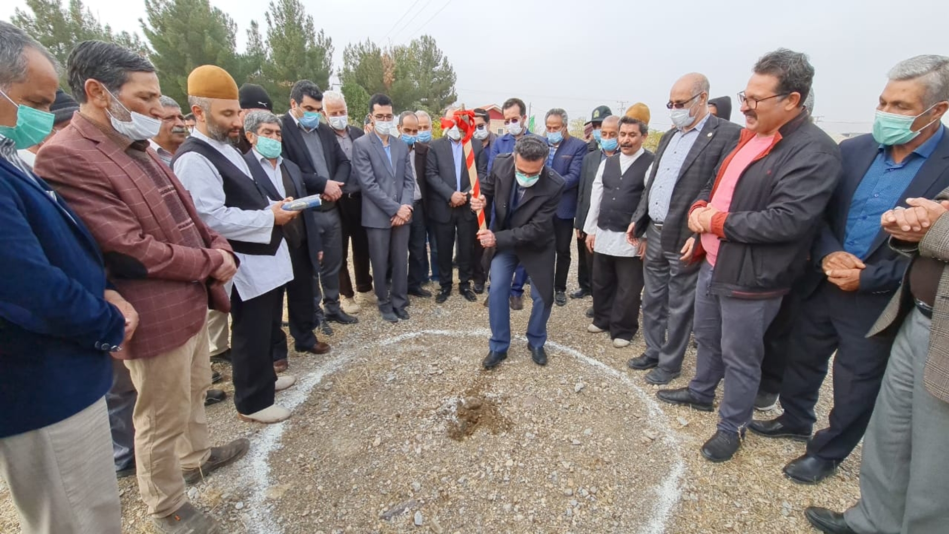 حضور ناظری فرماندار شهرستان محلات، پاکپور مدیرکل دفتر روستایی و امور شوراهای استانداری ، مرزبان مدیرکل میراث فرهنگی، گردشگری و صنایع دستی در دومین دوره جشنواره شکرانه برداشت انار خورهه و کلنگ زنی محل احداث بازارچه سنتی روستای خورهه محلات