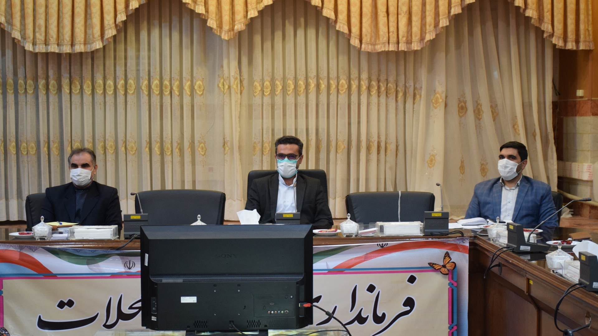 نشست صمیمی ناظری فرماندار با تعدادی از هنرمندان شهرستان محلات برگزار گردید.