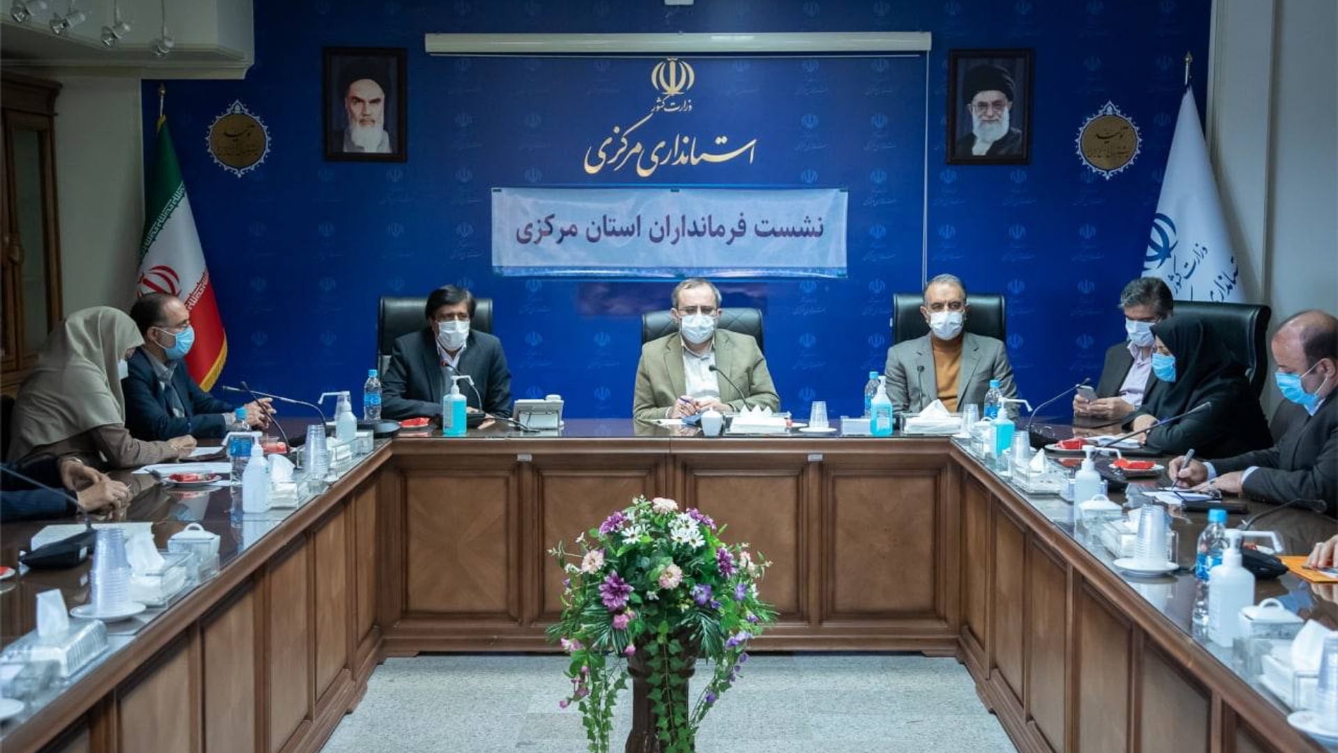 نشست فرمانداران استان مرکزی به ریاست مخلص الائمه استاندار و با حضور معاونین استاندار برگزار شد.