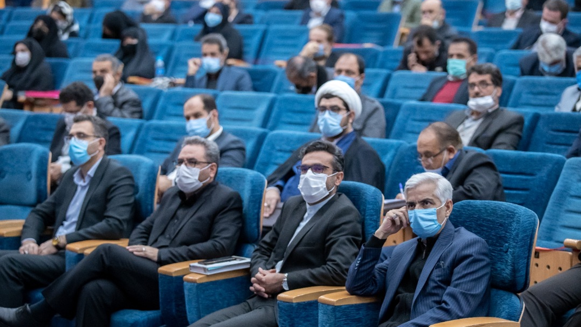 همزمان با سالروز سفر مقام معظم رهبري به استان مركزي، نشست مخلص الائمه استاندار با منتخبان استان و با حضور معاونين استاندار و مسئولان مربوطه برگزار شد.