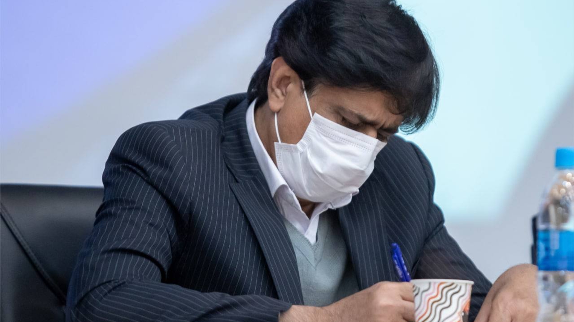 همزمان با سالروز سفر مقام معظم رهبري به استان مركزي، نشست استاندار با منتخبان استان با حضور معاونين استاندار و مسئولان مربوطه برگزار شد