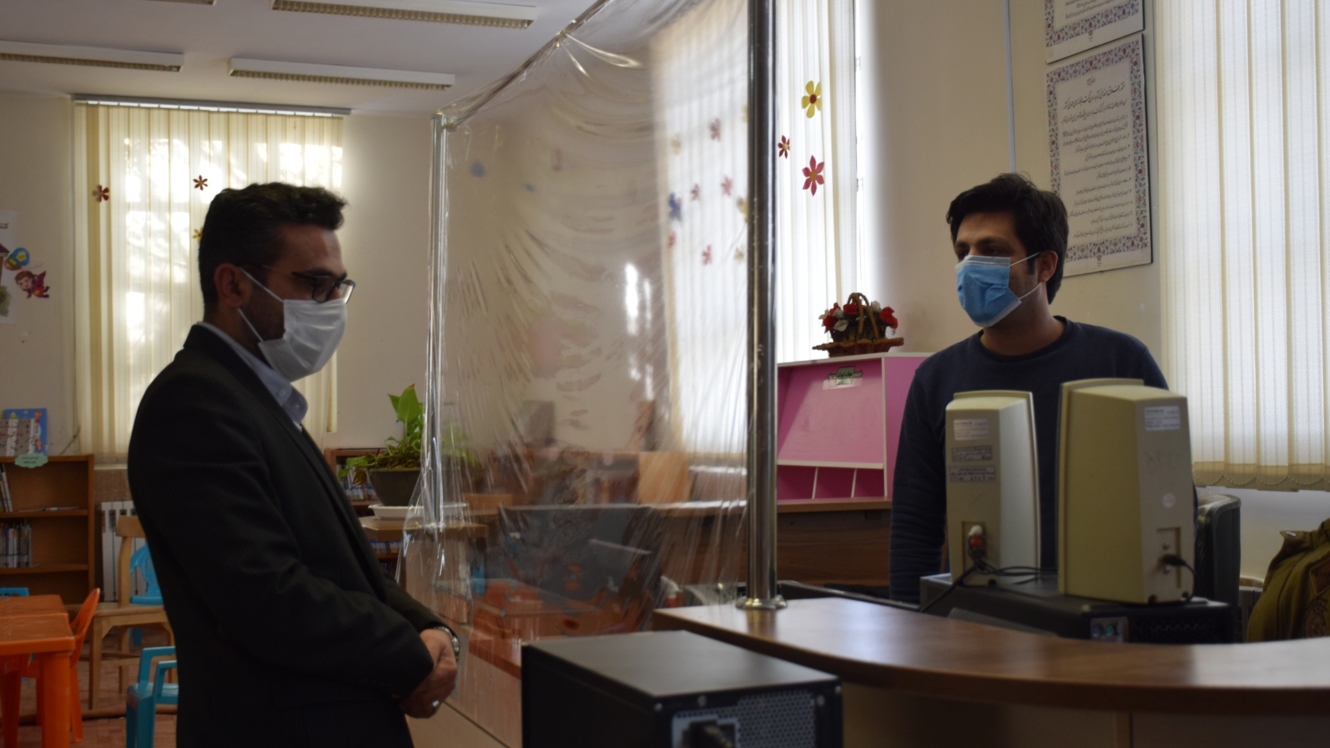 بازدید ناظری فرماندار شهرستان محلات از کتابخانه عمومی آیت الله مقدسی به مناسبت فرارسیدن هفته کتاب و کتابخوانی.