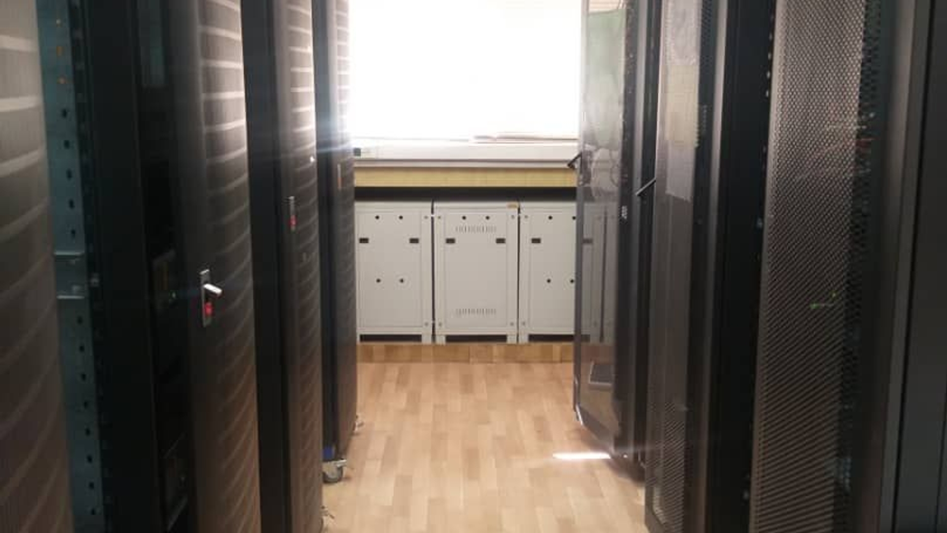 بازدید از زیرساخت های فناوری اطلاعات شرکت توزیع نیروی برق استان