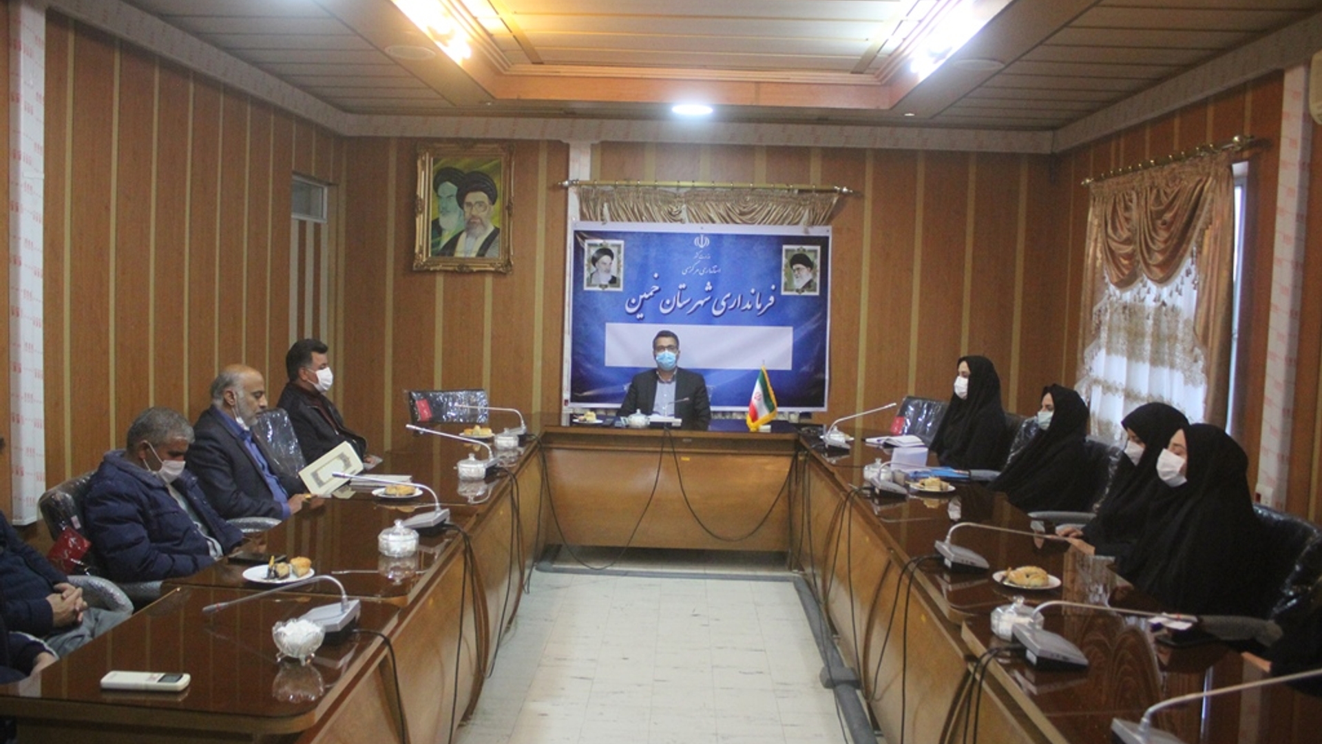 نشست فرماندار با کتابداران شهرستان خمین برگزار شد