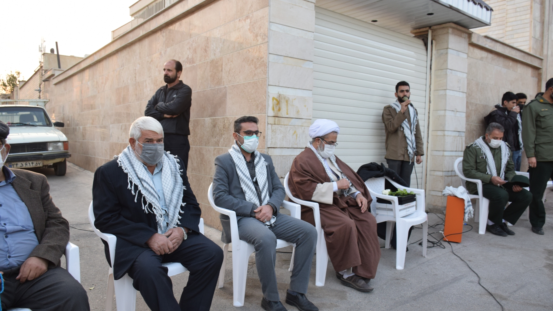 تکریم خانواده معظم شهیدان عطاءاله و رحمتی به مناسبت فرا رسیدن هفته مبارک بسیج با حضور ناظری فرماندار شهرستان محلات