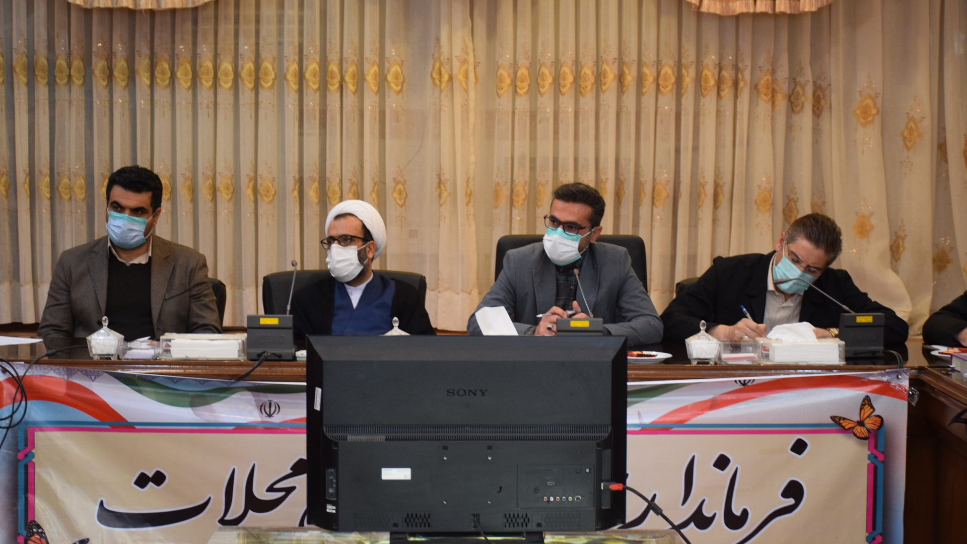 جلسه بررسی مسائل و مشکلات ورزشی منطقه باقرآباد شهر نیم ور و احداث زمین چمن و سالن های ورزشی در این منطقه به ریاست ناظری فرماندار شهرستان محلات برگزار گردید.