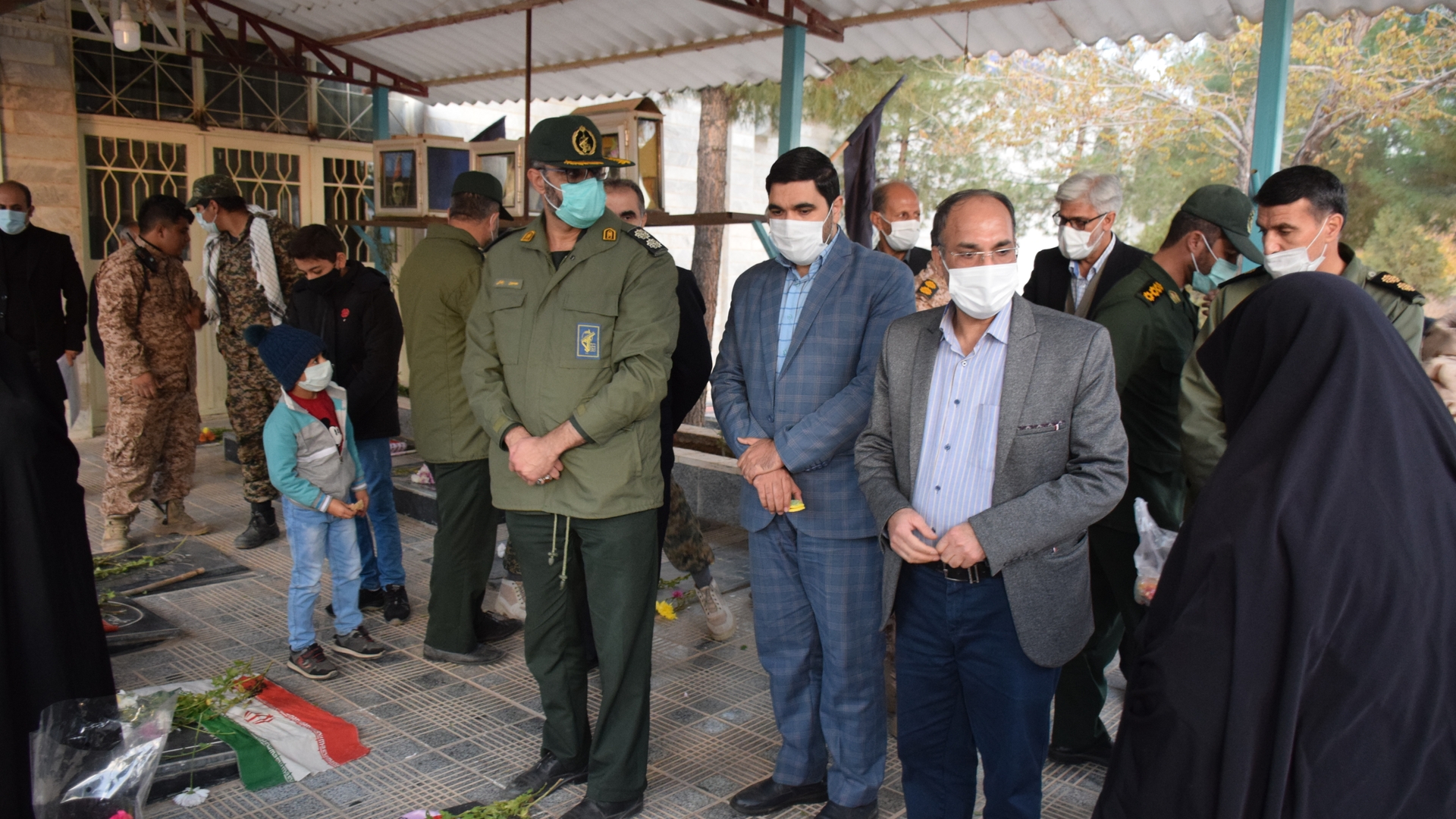 گلباران و عطر افشانی قبور مطهر شهدای روستای نخجیروان محلات به مناسبت هفته مبارک بسیج با حضور ملک جانی معاون سیاسی، امنیتی و اجتماعی فرمانداری برگزار شد.