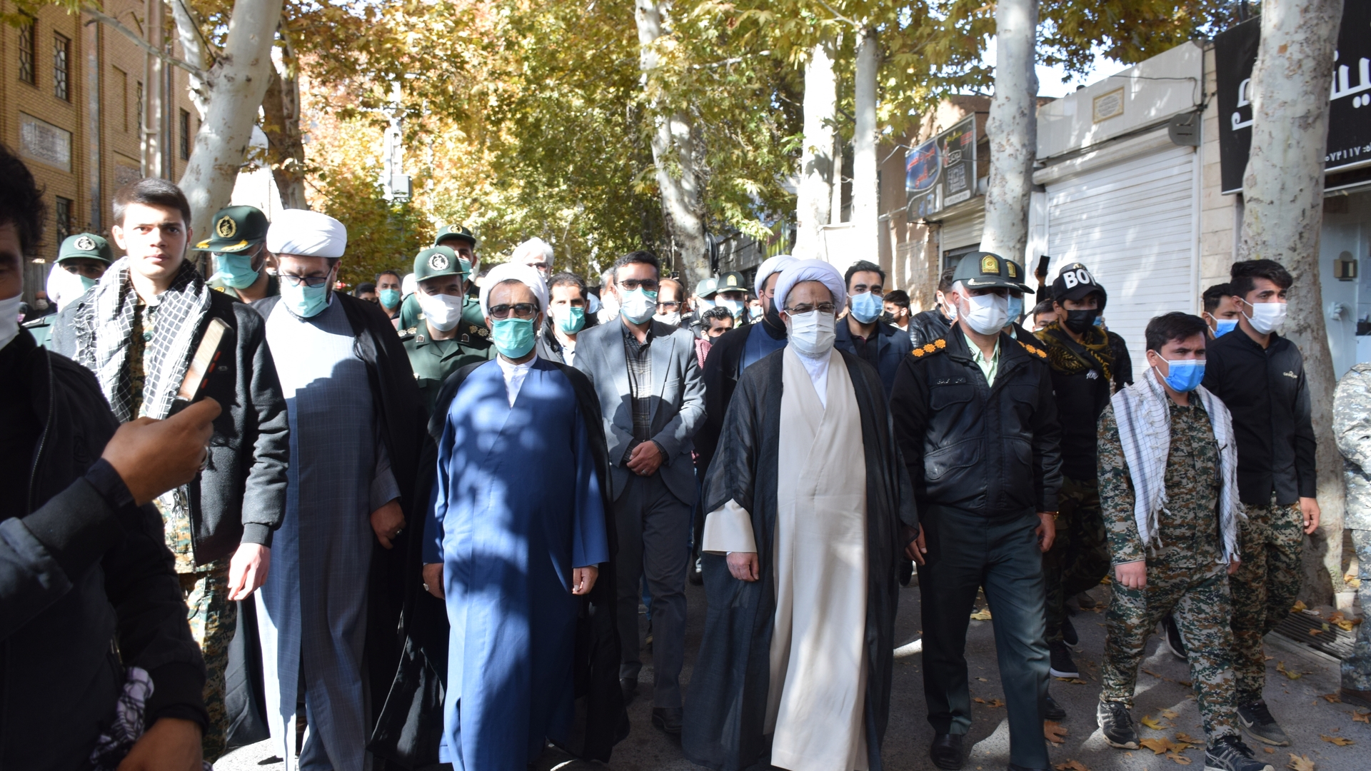 حضور ناظری فرماندار شهرستان محلات در نماز عبادی سیاسی جمعه و تشییع پیکر مدافع حرم شهید نجیب حسینی