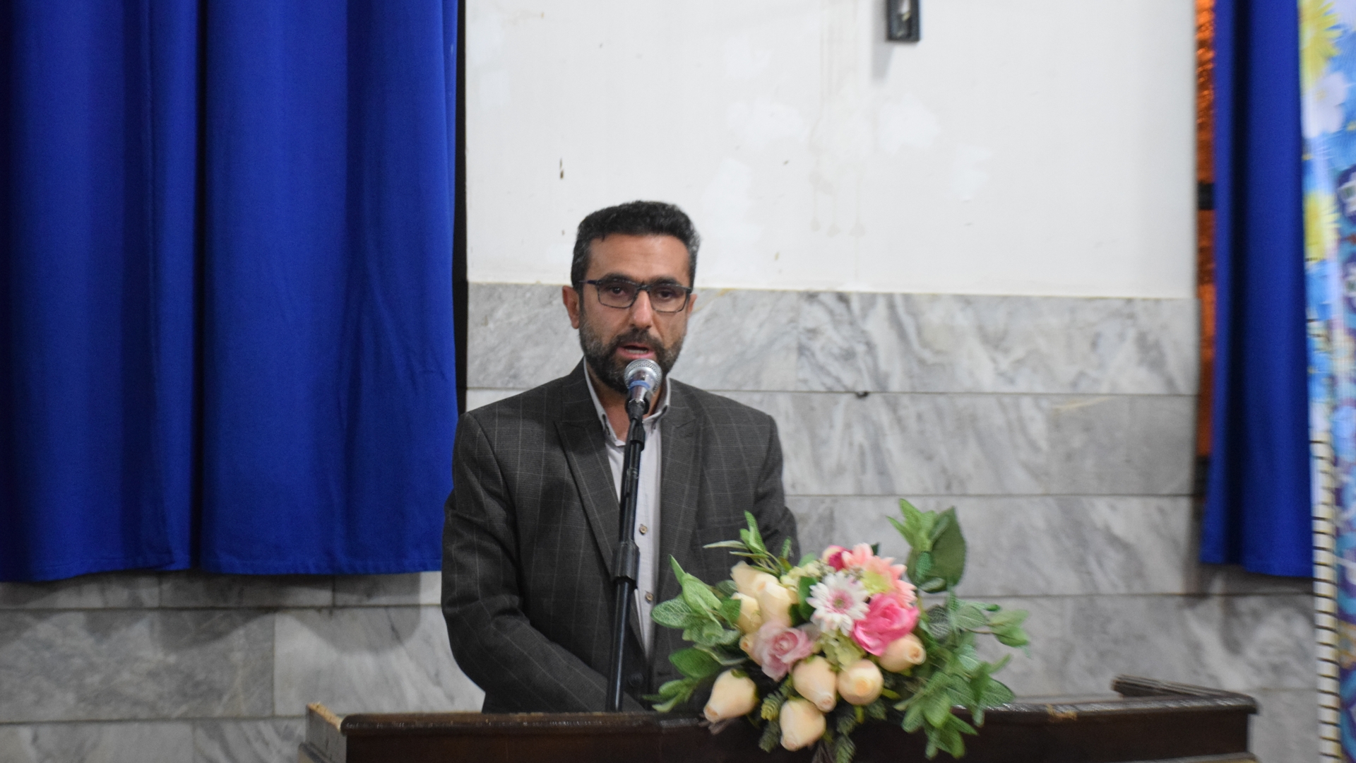 برگزاری میز خدمت این هفته با حضور ناظری فرماندار شهرستان محلات و دیگر مدیران ادارات شهرستان در مسجد امیرالمؤمنین شهرک امام محلات