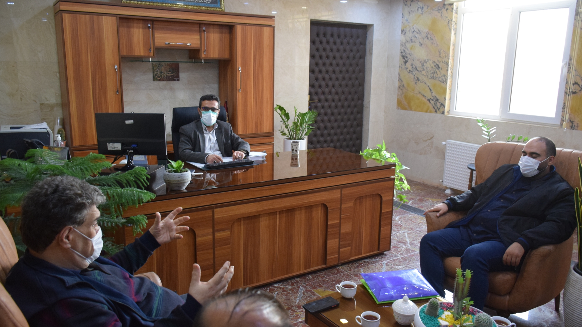 حضور مهران رسام تهیه کننده تلویزیون و سینما در دفتر ناظری فرماندار شهرستان محلات و دیدار و گفتگو در مورد ضبط یک برنامه تلویزیونی در زمستان ۱۴۰۰ در شهر محلات.