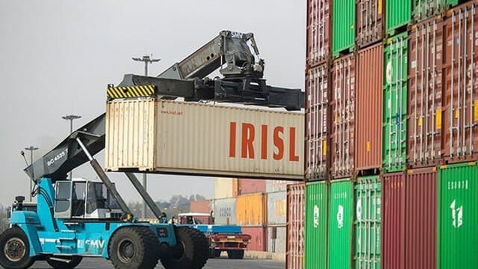 سرپرست معاونت هماهنگی امور اقتصادی استانداری مرکزی گفت: صادرات استان تا پایان آبان ماه سال جاری به بیش از ۸۲۳ ميليون دلار رسید.