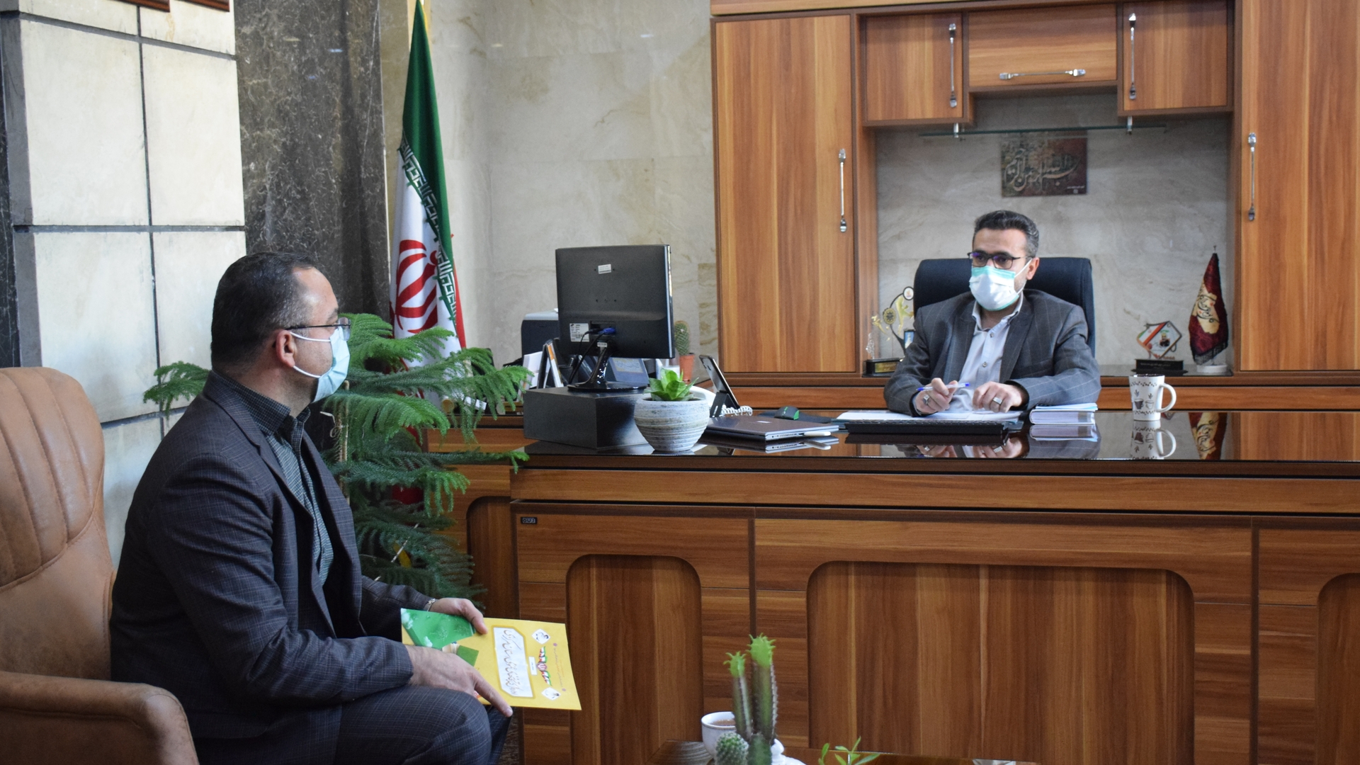 دیدار ترابی رئیس کتابخانه های عمومی شهرستان با ناظری فرماندار شهرستان محلات