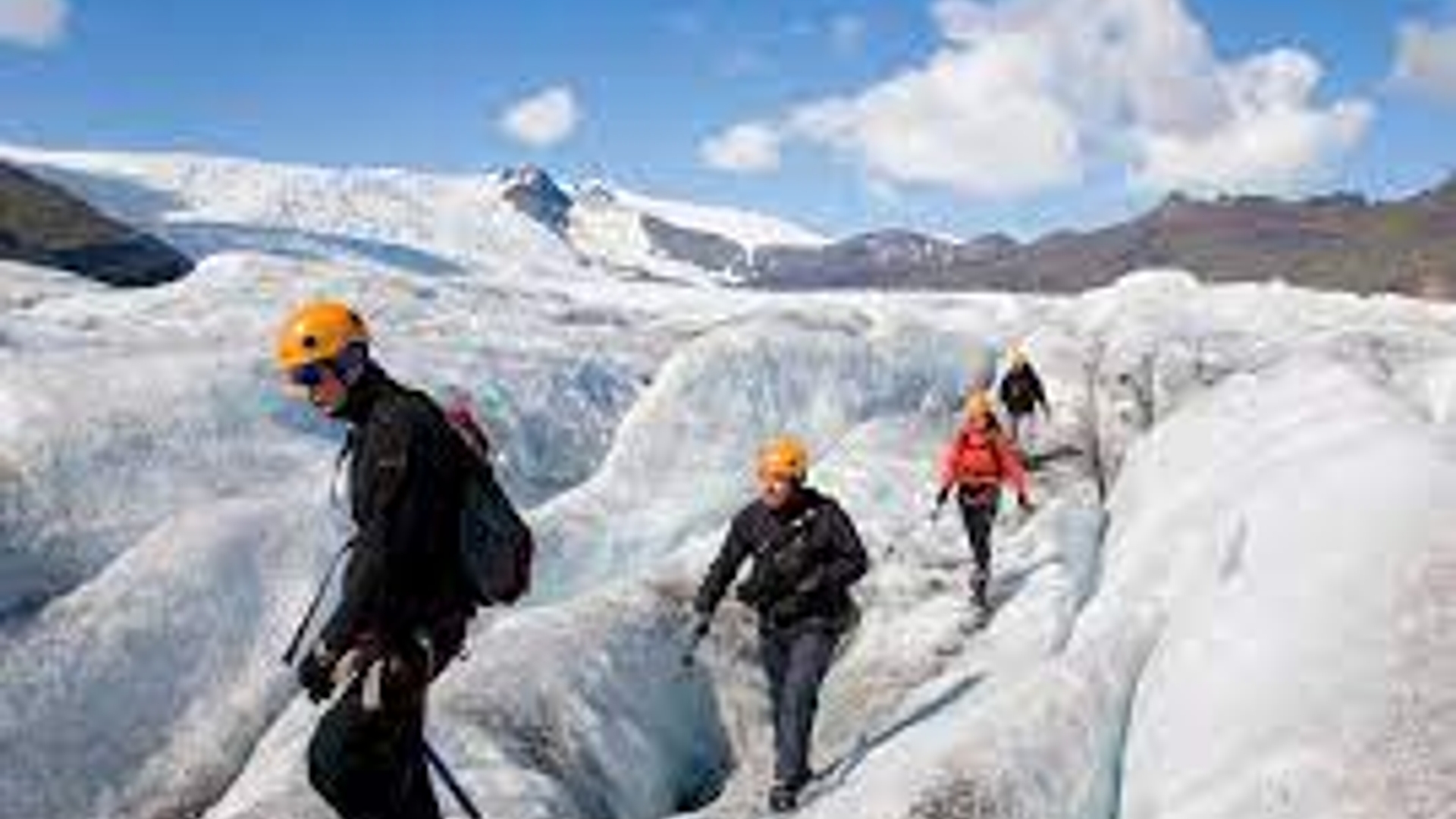 گردشگران گرفتار سرما در دره گردو اراک نجات یافتند