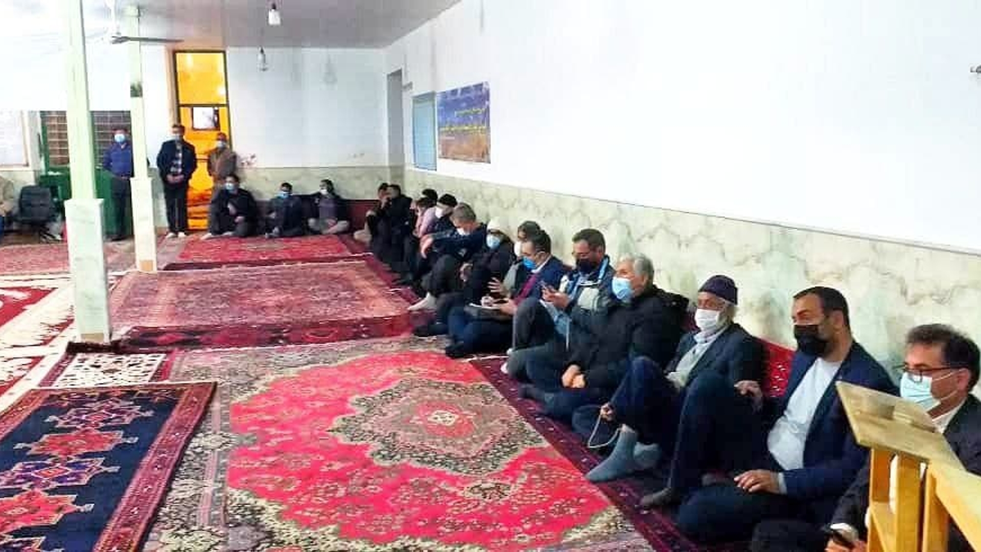 جلسه مسجد گره گشا با حضور مهندس سلیمانی فرماندار شهرستان زرندیه ، حجت الاسلام والمسلمین سبزی نماینده مردم شریف شهرستان های  زرندیه و ساوه در مجلس شورای اسلامی