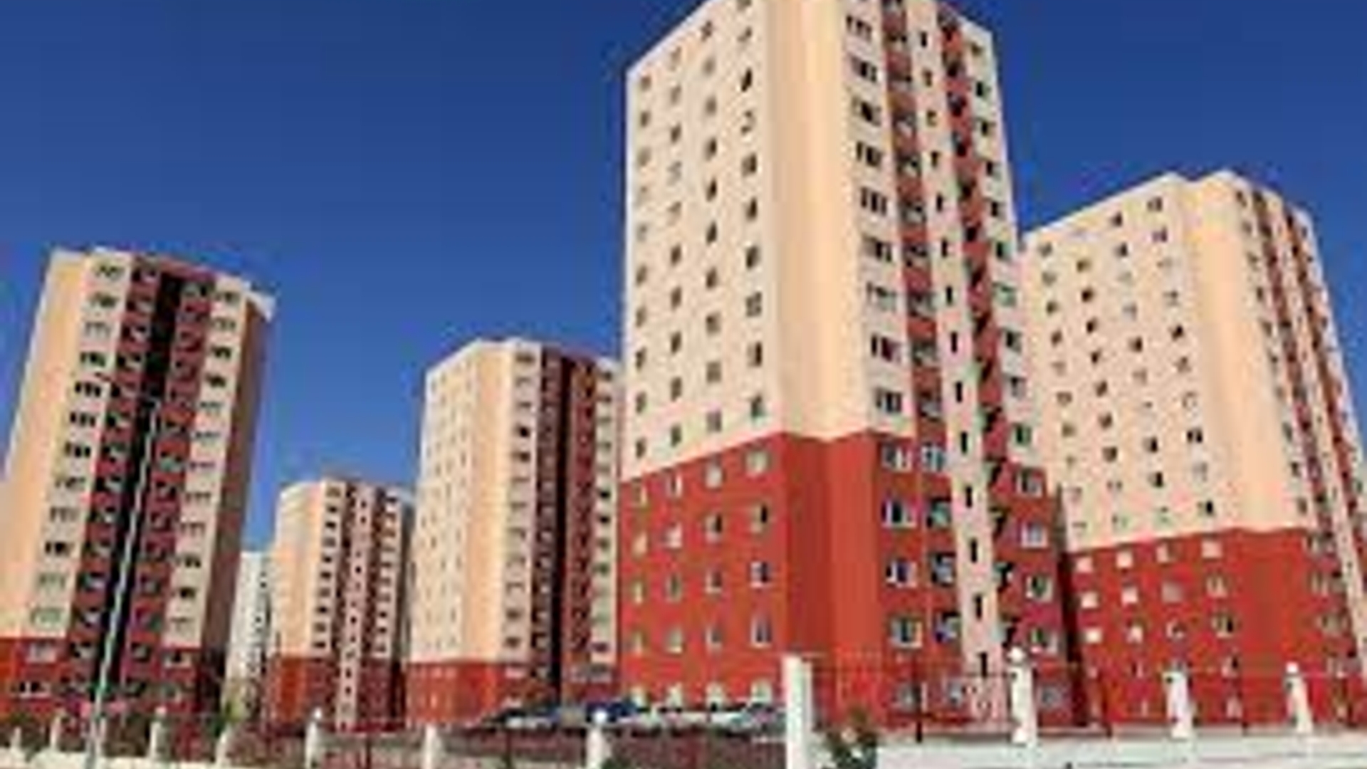 با حضور استاندار مرکزی آخرین وضعیت اجرای طرح ۸۱۰۰ واحدی جهش تولید مسکن در اراک بررسی شد