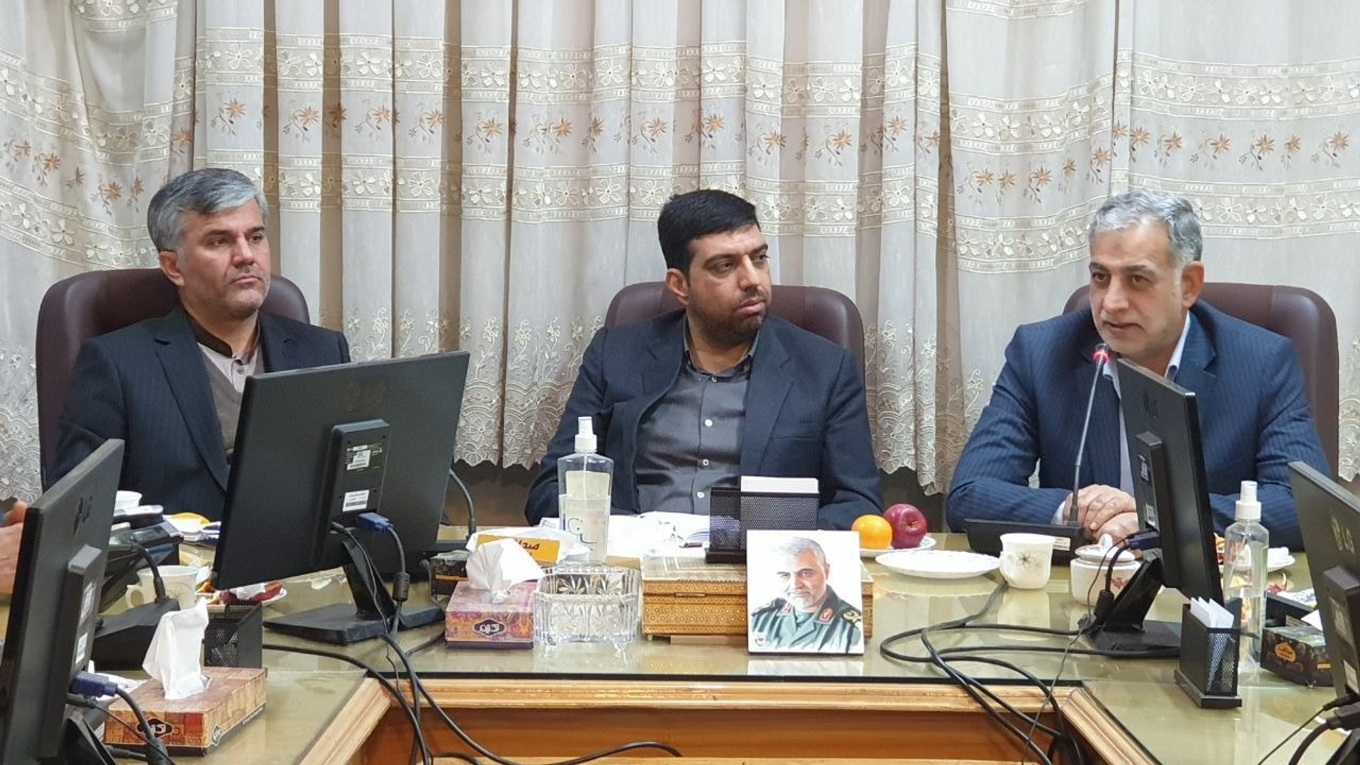 دیدار ونشست هم اندیشی اعضای شورای اسلامی و شهردار کلانشهر اراک با سرپرست فرمانداری شهرستان اراک