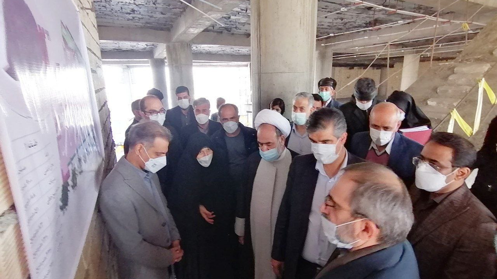 استاندار مرکزی به همراه معاون هماهنگی امور عمرانی استانداری، سرپرست فرمانداری شهرستان اراک از روند اجرایی احداث کتابخانه مرکزی اراک بازدید به عمل آوردند.