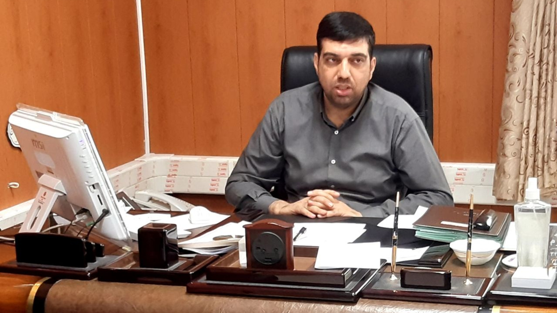 سرپرست فرمانداری اراک گفت: به منظور پیگیری تامین سوخت گاز نیروگاه امشب استاندار مرکزی با وزیر نفت دیدار و گفت‌وگو خواهد کرد