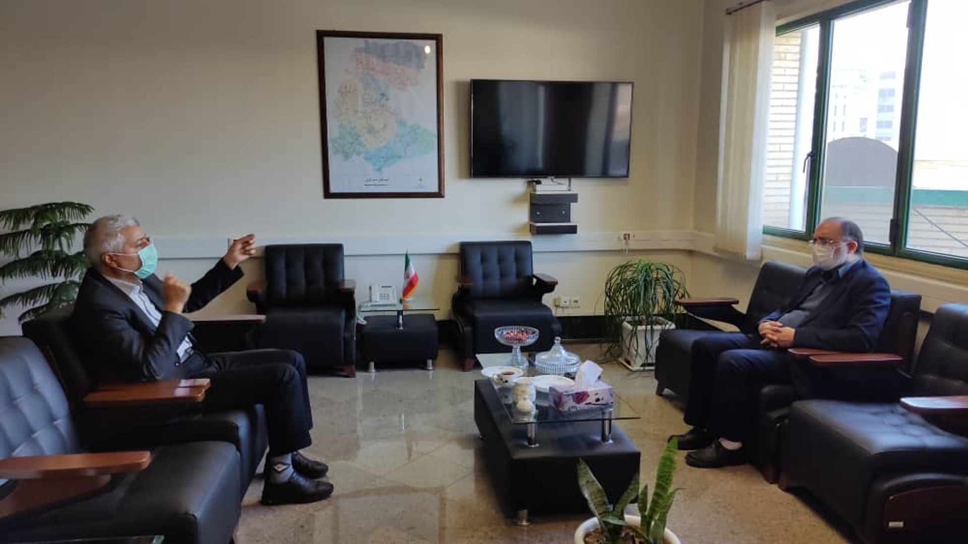 نشست آل یاسین سرپرست معاونت توسعه مدیریت و منابع استانداری با رضیعی ذیحساب استانداری