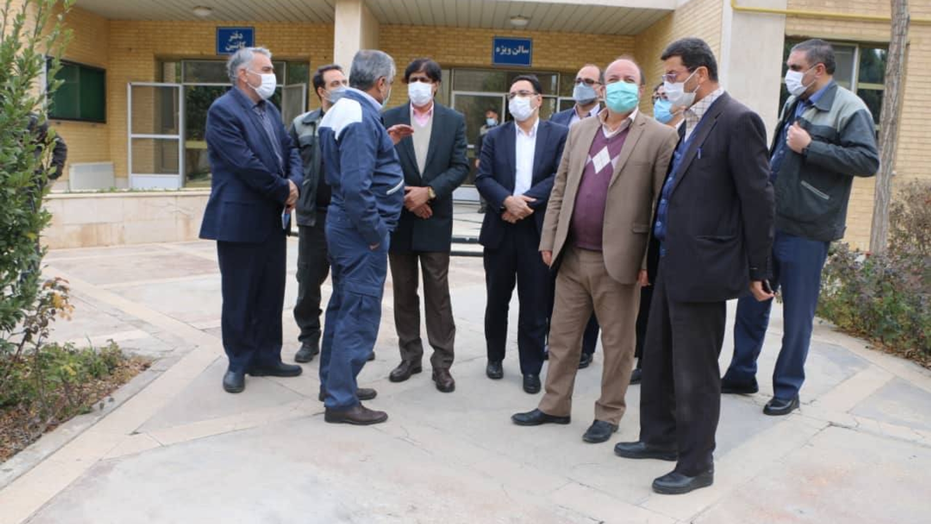 بازديد معاون سياسي، امنيتي و اجتماعي استاندار مركزي و مديران همراه از نیروگاه شازند.