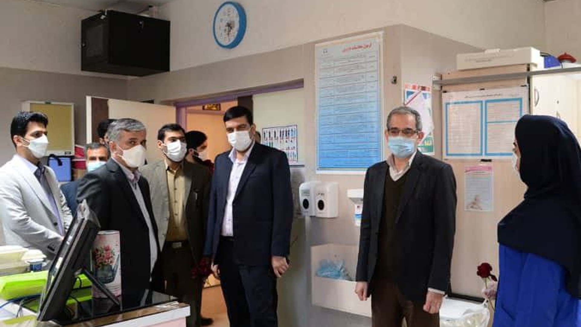 در آستانه میلاد با سعادت و پربرکت حضرت زینب کبری(س) و روز پرستار  مهندس هادی سرپرست فرمانداری اراک و آقایان میرنظامی و محصولی رییس و نایب رییس  و اعضای شورای اسلامی شهر اراک با حضور در بیمارستانهای امیرکبیر و ولیعصر(عج)  از پرستاران تجلیل کردند