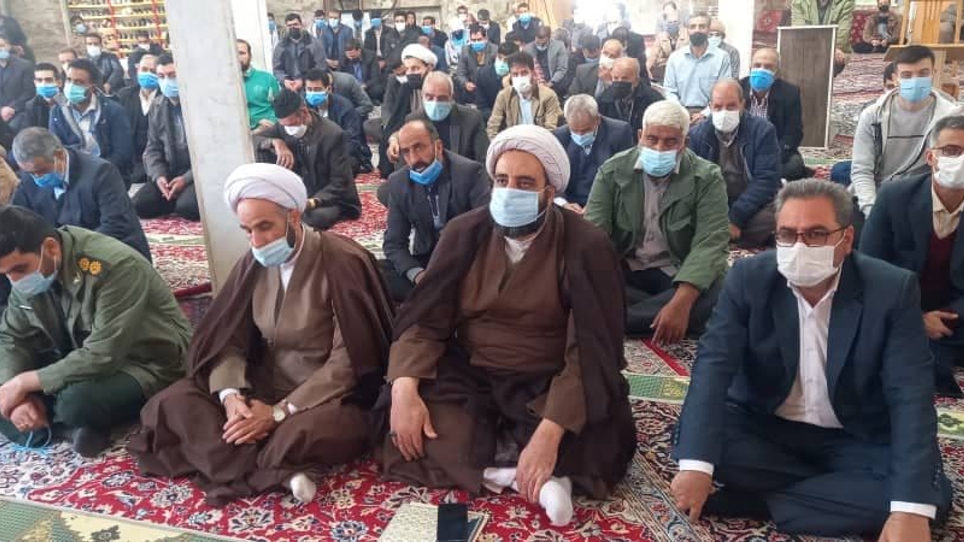 حضور مهندس خزائی پور فرماندار شهرستان خنداب در نماز عبادی وسیاسی جمعه شهر جاورسیان