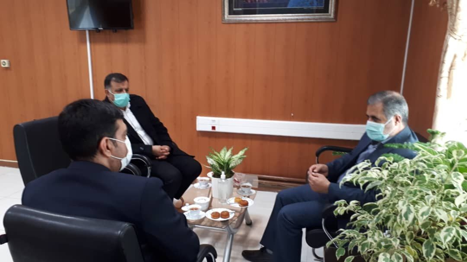 مدیرعامل شرکت آب منطقه‌ای استان و مدیر امور آب شهرستان ضمن تبریک انتصاب مهندس هادی بعنوان سرپرست فرمانداری اراک با ایشان ‌دیدار و گفتگو کردند