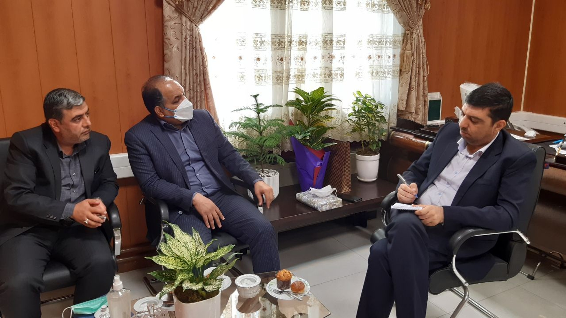 مرزبان مدیر کل میراث فرهنگی، صنایع دستی و گردشگری استان آقازیارتی رئیس میراث فرهنگی صنایع دستی و گردشگری شهرستان اراک با تبریک انتصاب مهندس هادی بعنوان سرپرست فرمانداری اراک برای ایشان آرزوی سلامتی و موفقیت نمودند