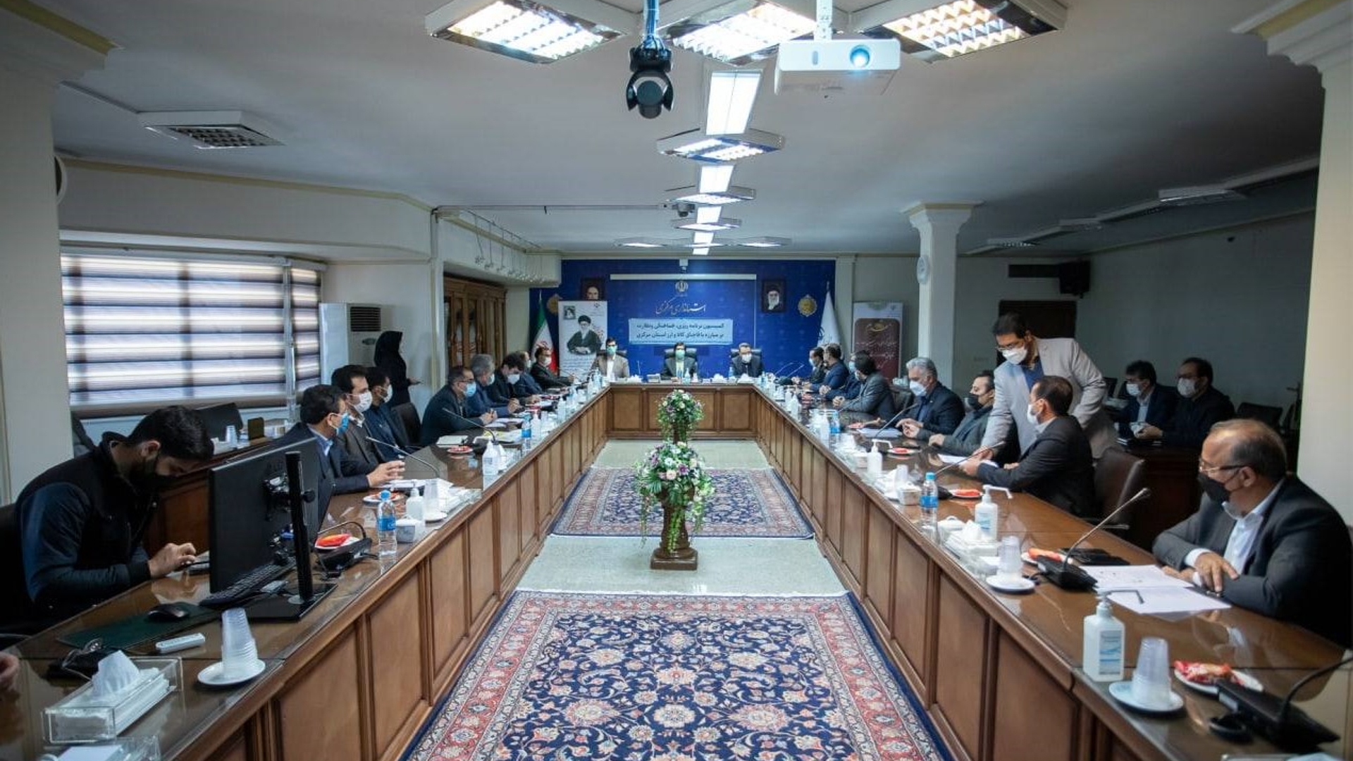 جلسه کمیسیون برنامه ریزی، هماهنگی و نظارت بر مبارزه با قاچاق كالا و ارز استان به رياست اكرمي معاون سیاسی،امنیتی و اجتماعی استاندار تشکیل شد.