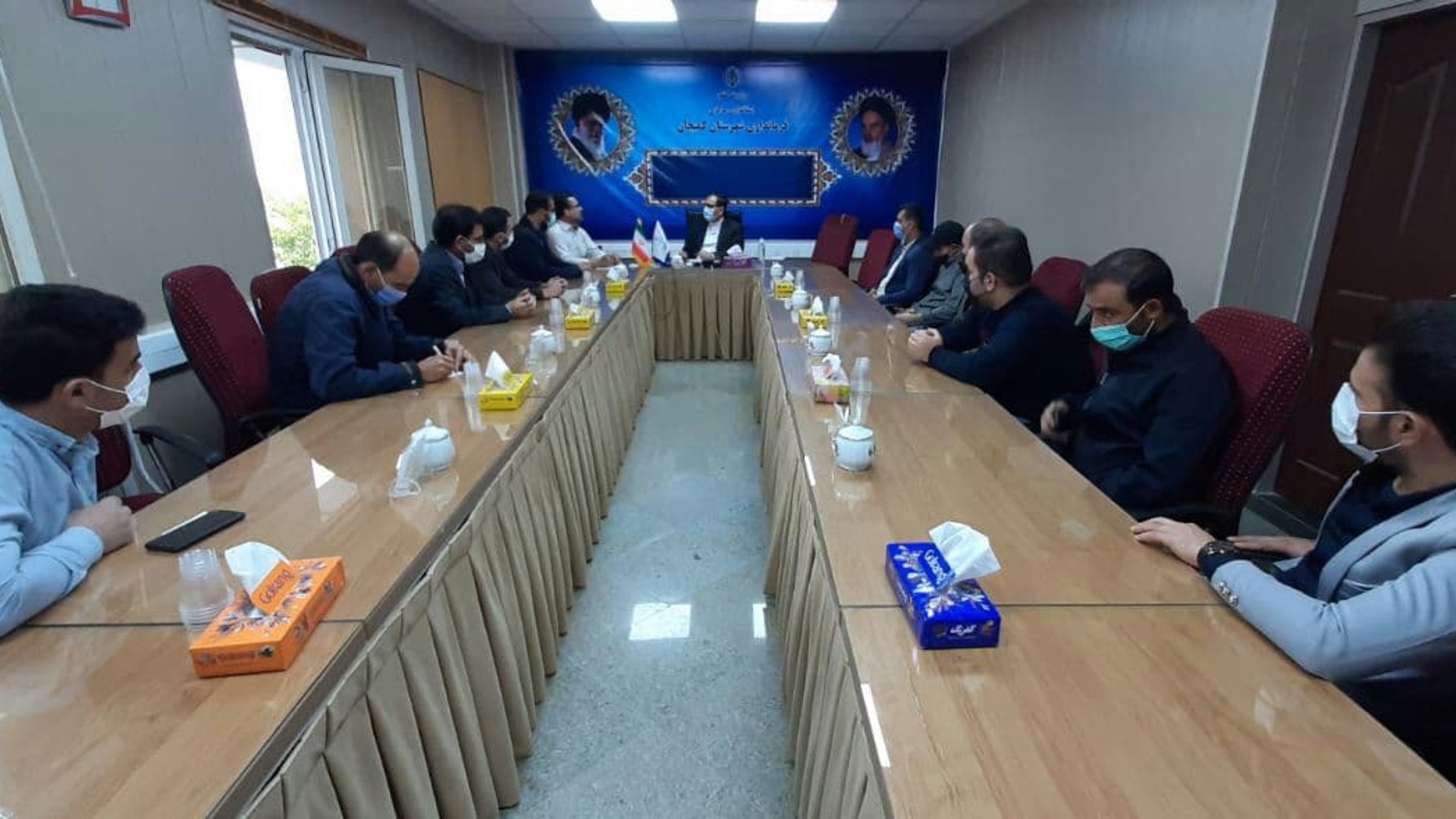 نشست جمعی از سوارکاران و مسئولین باشگاههای اسب سواری شهرستان با فرماندار کمیجان