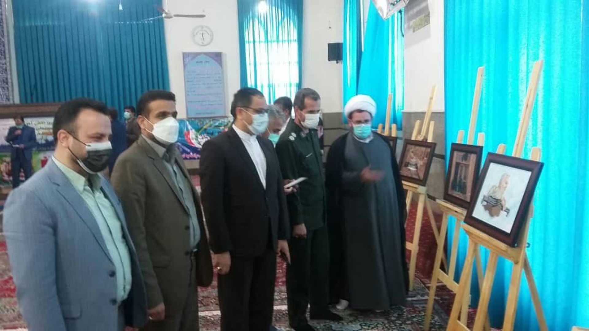 برپایی نمایشگاه آثار هنری هنرمندان شهرستان کمیجان در محل مصلی نماز جمعه