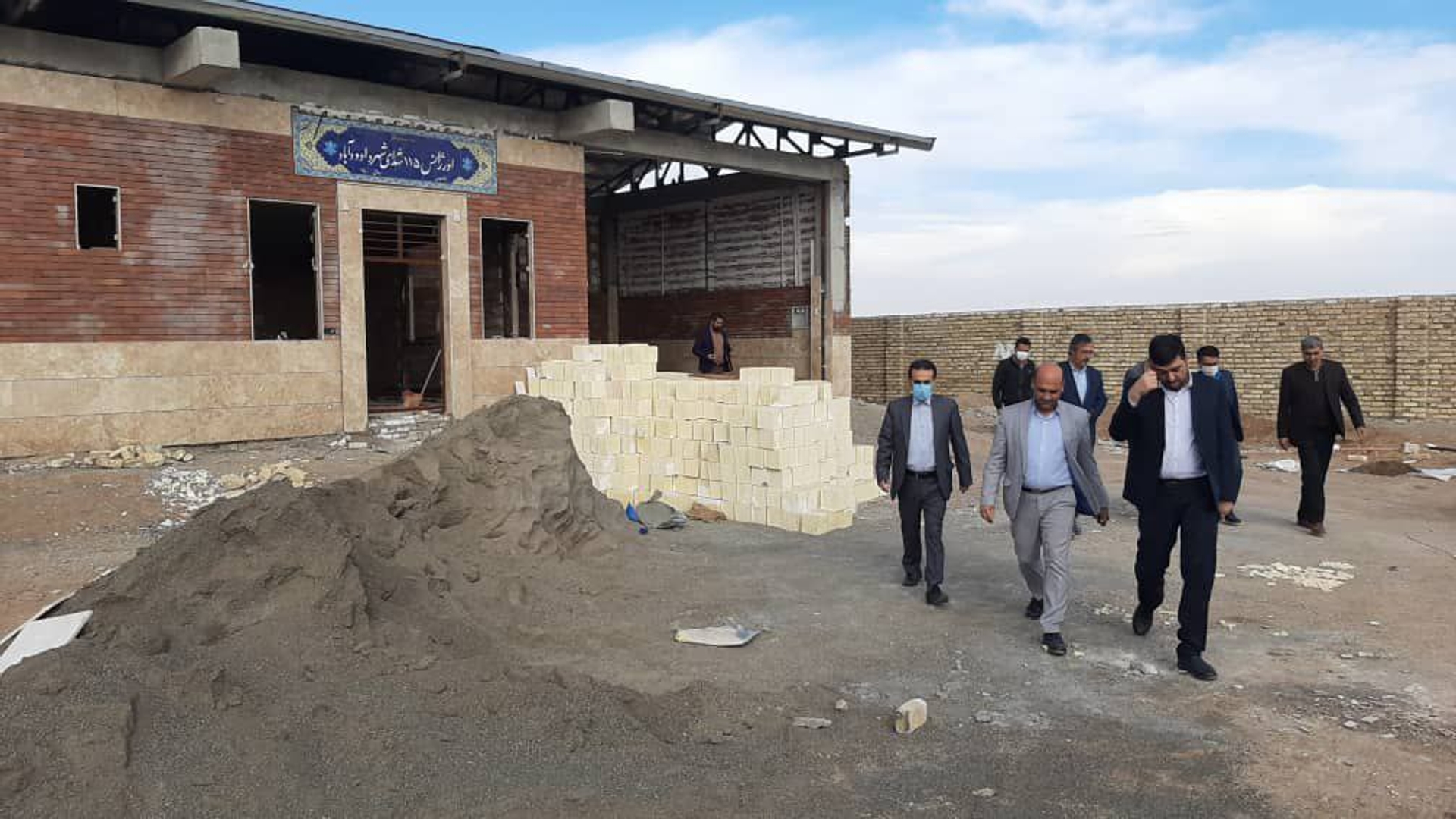 بازدید مهندس هادی سرپرست فرمانداری  شهرستان اراک وهیات همراه از پروژه احداث اورژانس شهر داودآباد