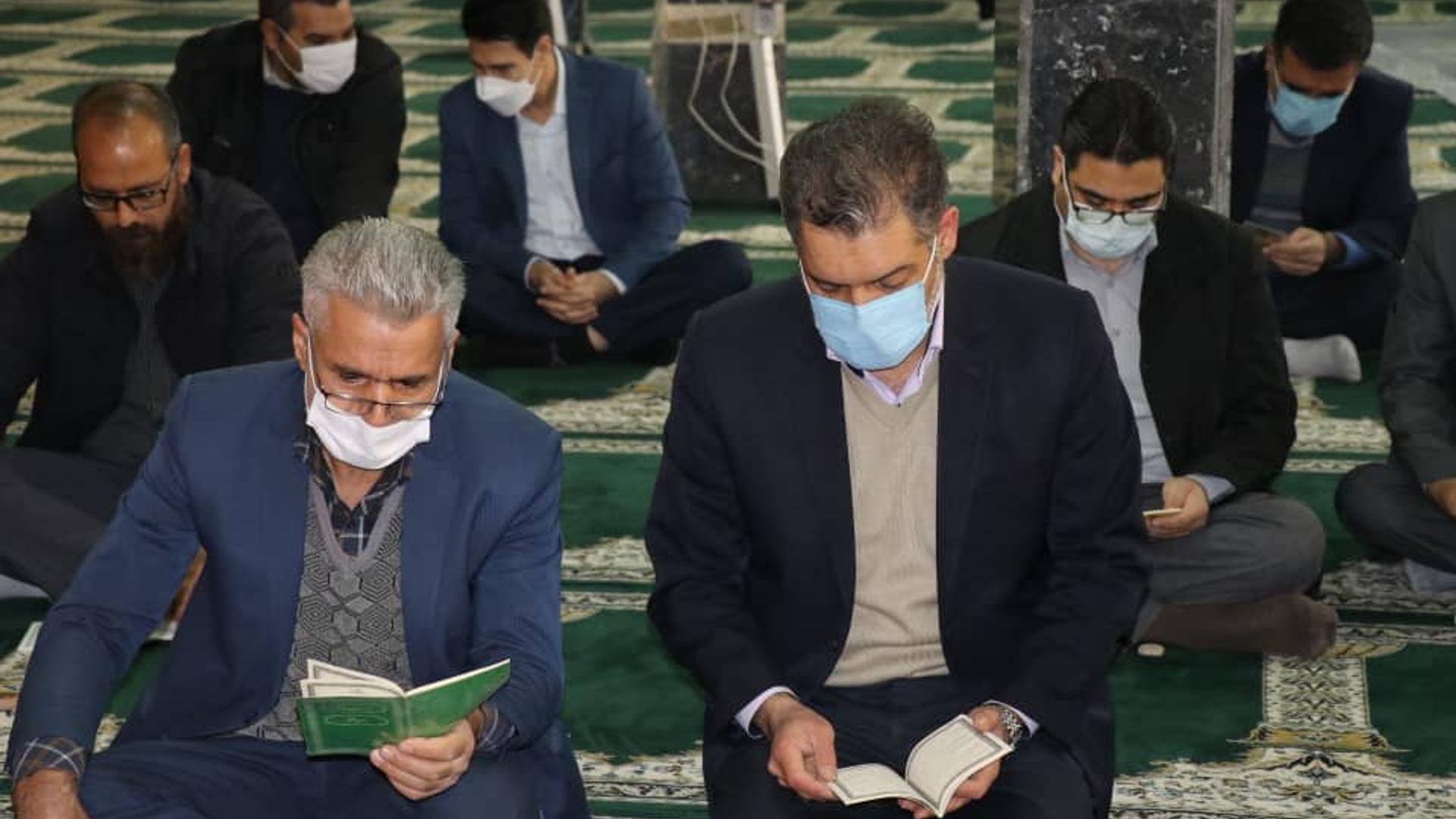 برگزاری مراسم پر فیض زیارت عاشورا به مناسب دهه فاطمیه در نمازخانه فرمانداری شهرستان اراک