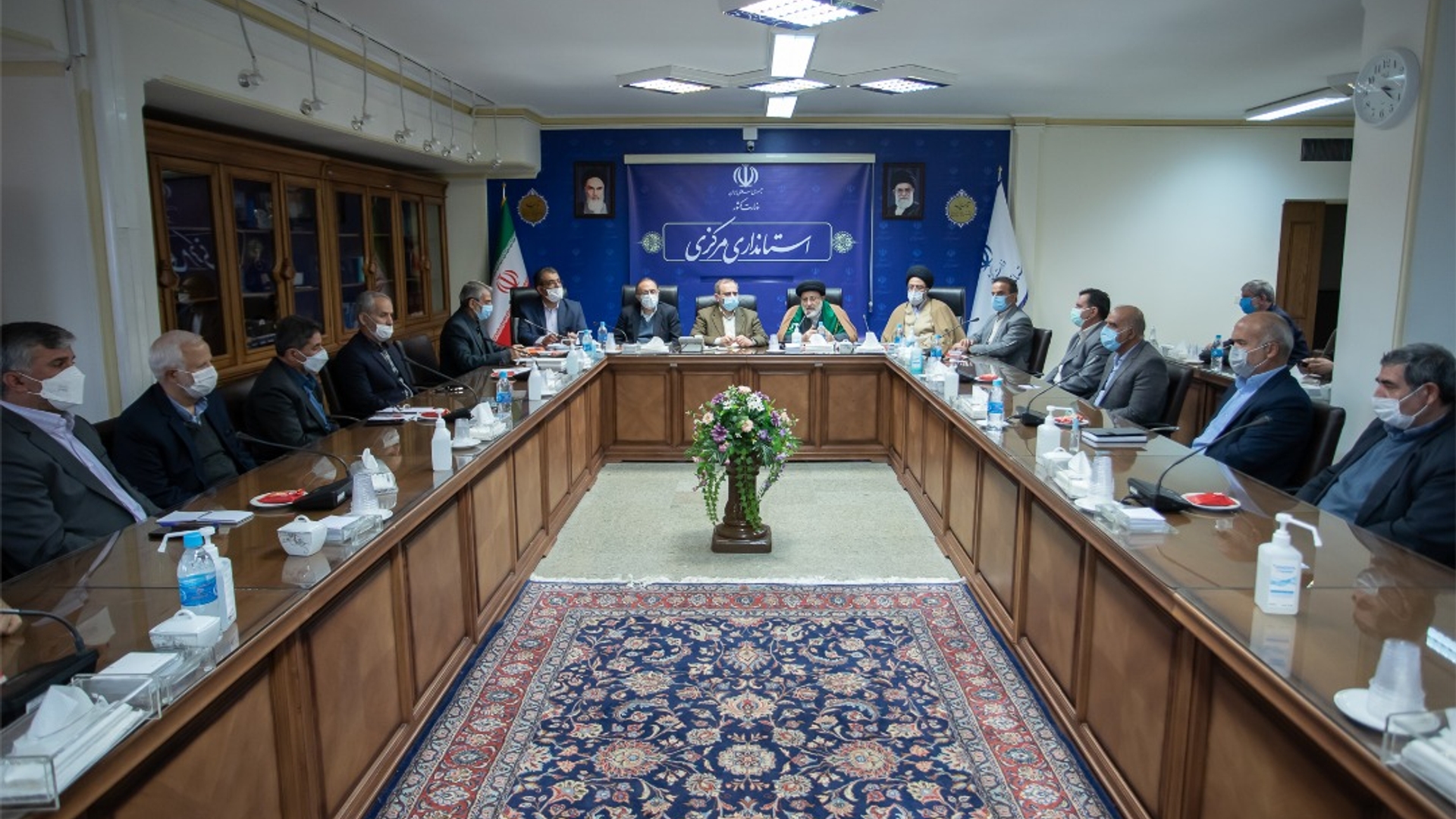 مطالبه گری حق مردم است و از آن استقبال می کنیم