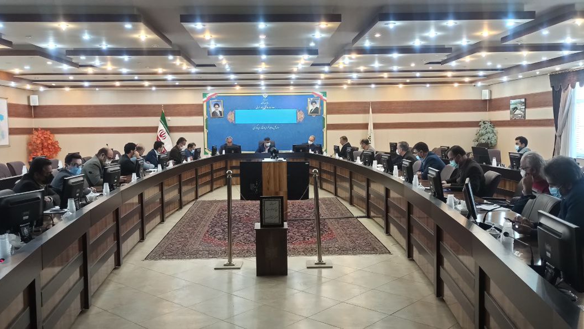 جلسه ارزیابی عملکرد دستگاه های اجرایی پیرامون مفاد قانون هوای پاک و آیین نامه های اجرایی ذیل آن به ریاست دکتر زندیه وکیلی معاون هماهنگی امور عمرانی و با حضور نصیری معاون امور عمرانی فرماندار اراک، نمایندگان دستگاه های قضایی، نظارتی و اجرایی تشکیل گردید.