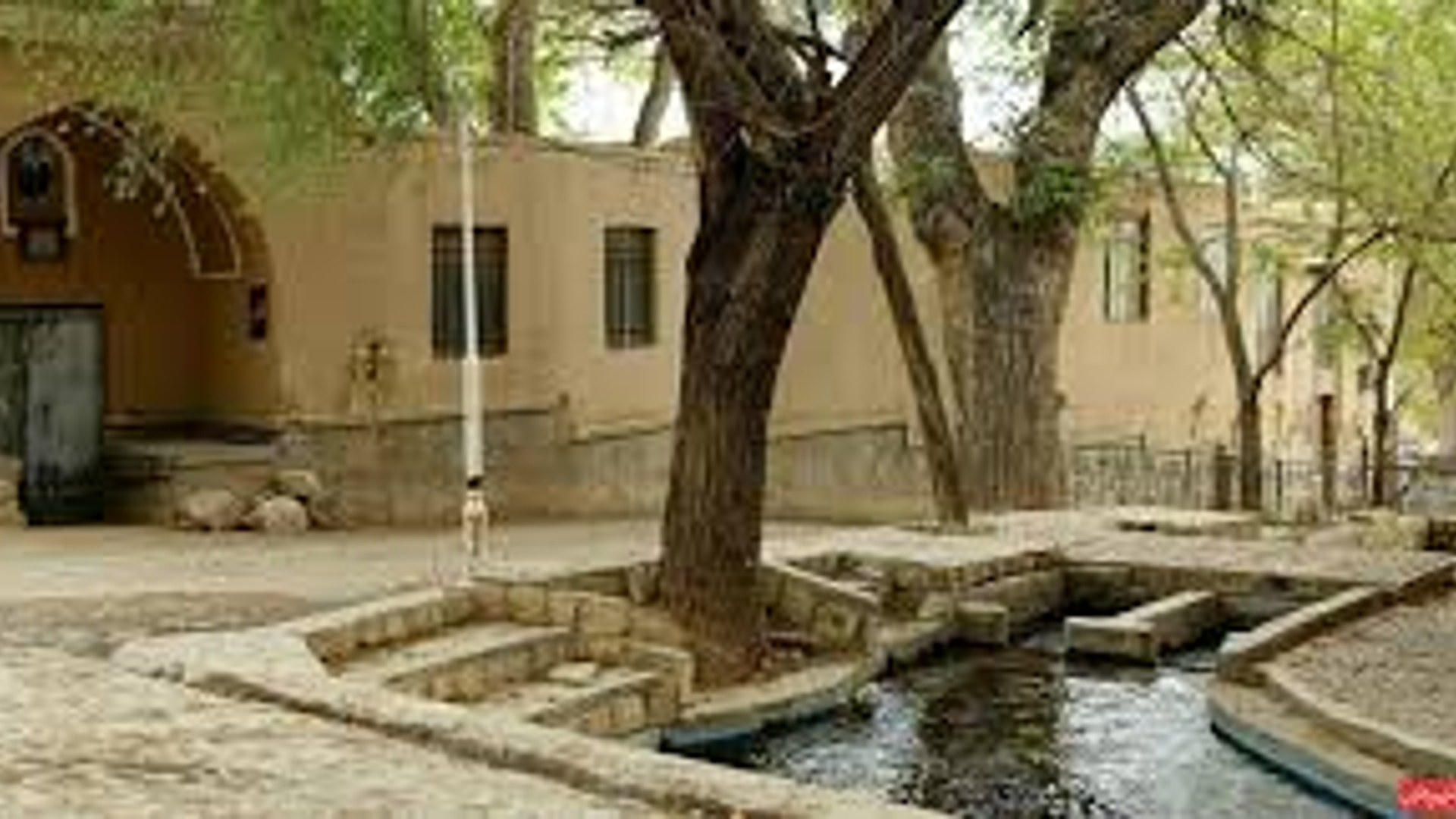 بررسی وضعیت بقعات روستای تاریخی انجدان از توابع بخش مرکزی شهرستان اراک