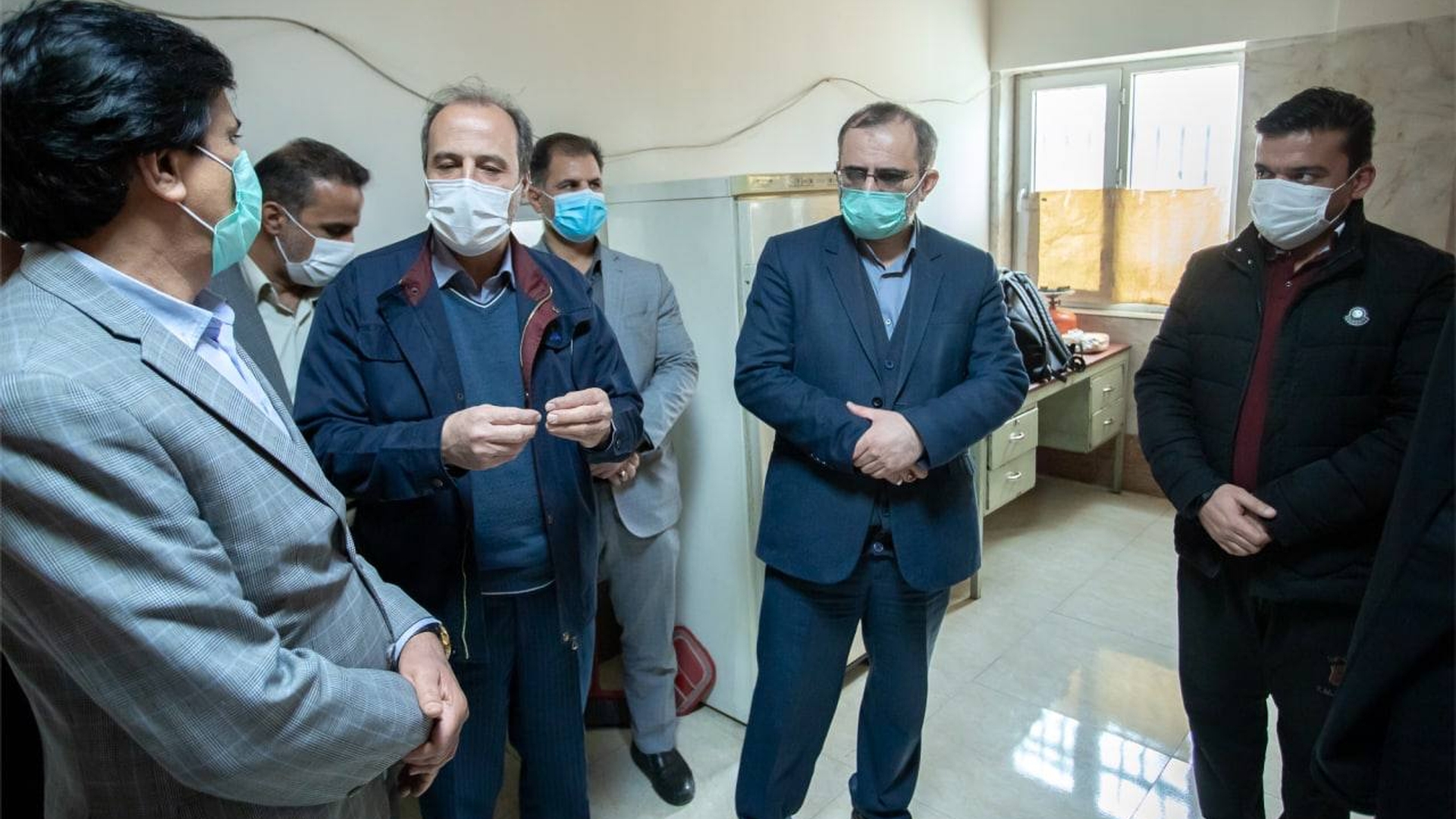 استاندار مرکزی به همراه معاون سیاسی، امنیتی و اجتماعی استاندار با حضور سرزده در پارکینگ شرکت پخش فرآورده‌های نفتی منطقه مرکزی از این پارکینگ بازدید و با رانندگان نفتکش در خصوص مشکلاتشان گفتگو کردند.
دوشنبه ۲۹ آذر ۱۴۰۰