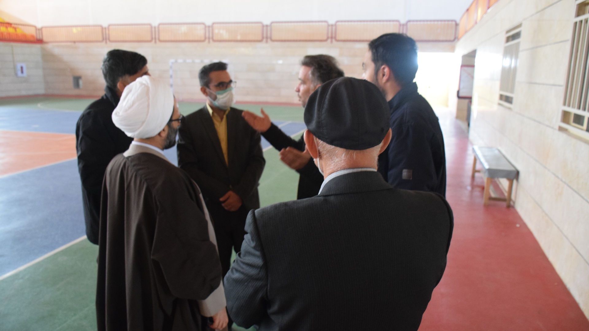 بازدید ناظری فرماندار شهرستان محلات به همراه حجت الاسلام والمسلمین دکتر سلیمی نماینده مردم شریف محلات و دلیجان در مجلس شورای اسلامی از مجموعه سالن ورزشی یک هزار نفره شهید سلیمانی محلات