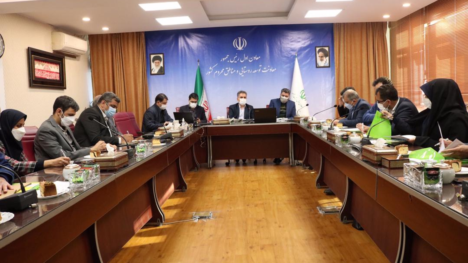 برگزاری جلسه معاون توسعه روستایی با حضور مدیران کل امور روستایی و شوراهای 10 استانداری کشور